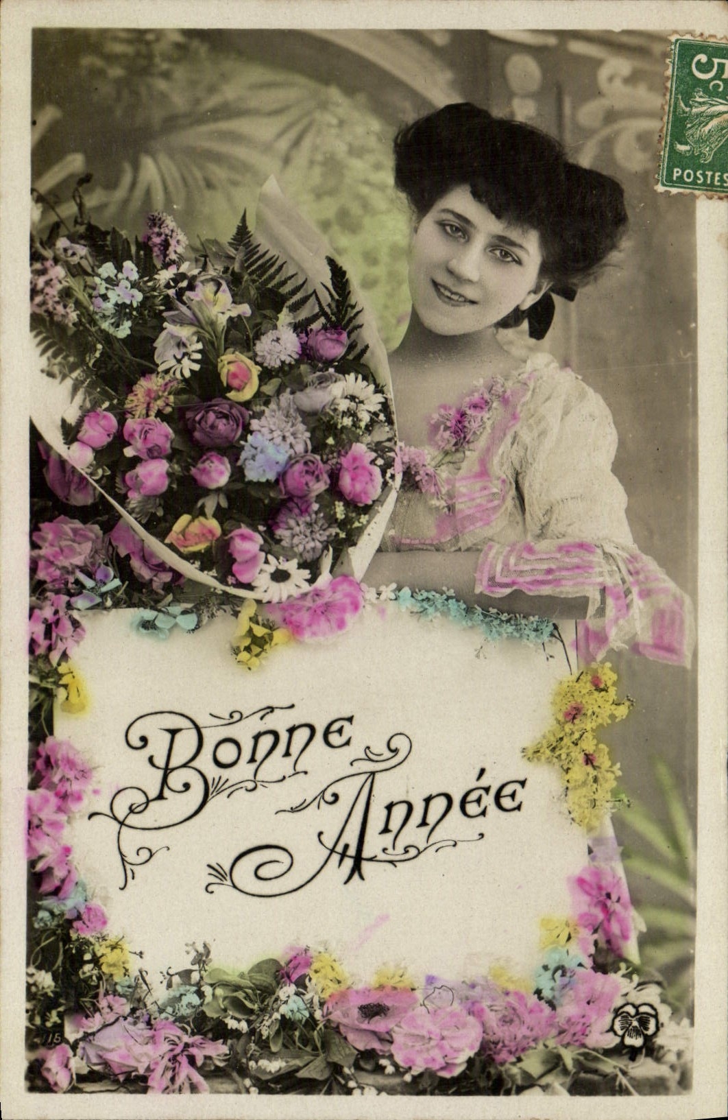 Jeune femme avec bouquet — Bonne Année — Union Postale Universelle