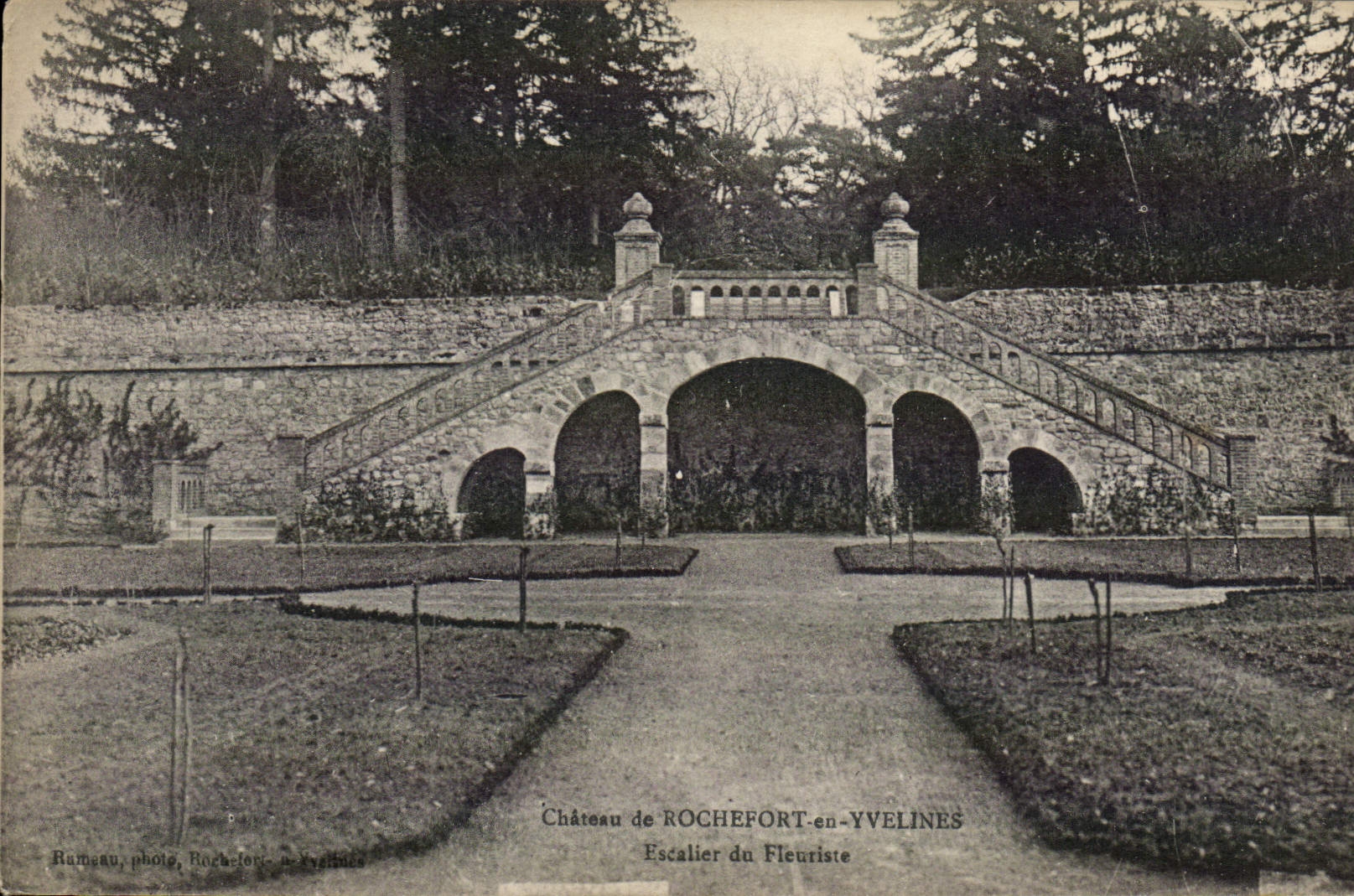 Schloss Rochefort-en-Yvelines — Blumenladen-Treppe — Rameau, Foto, Rochefort-en-Yvelines