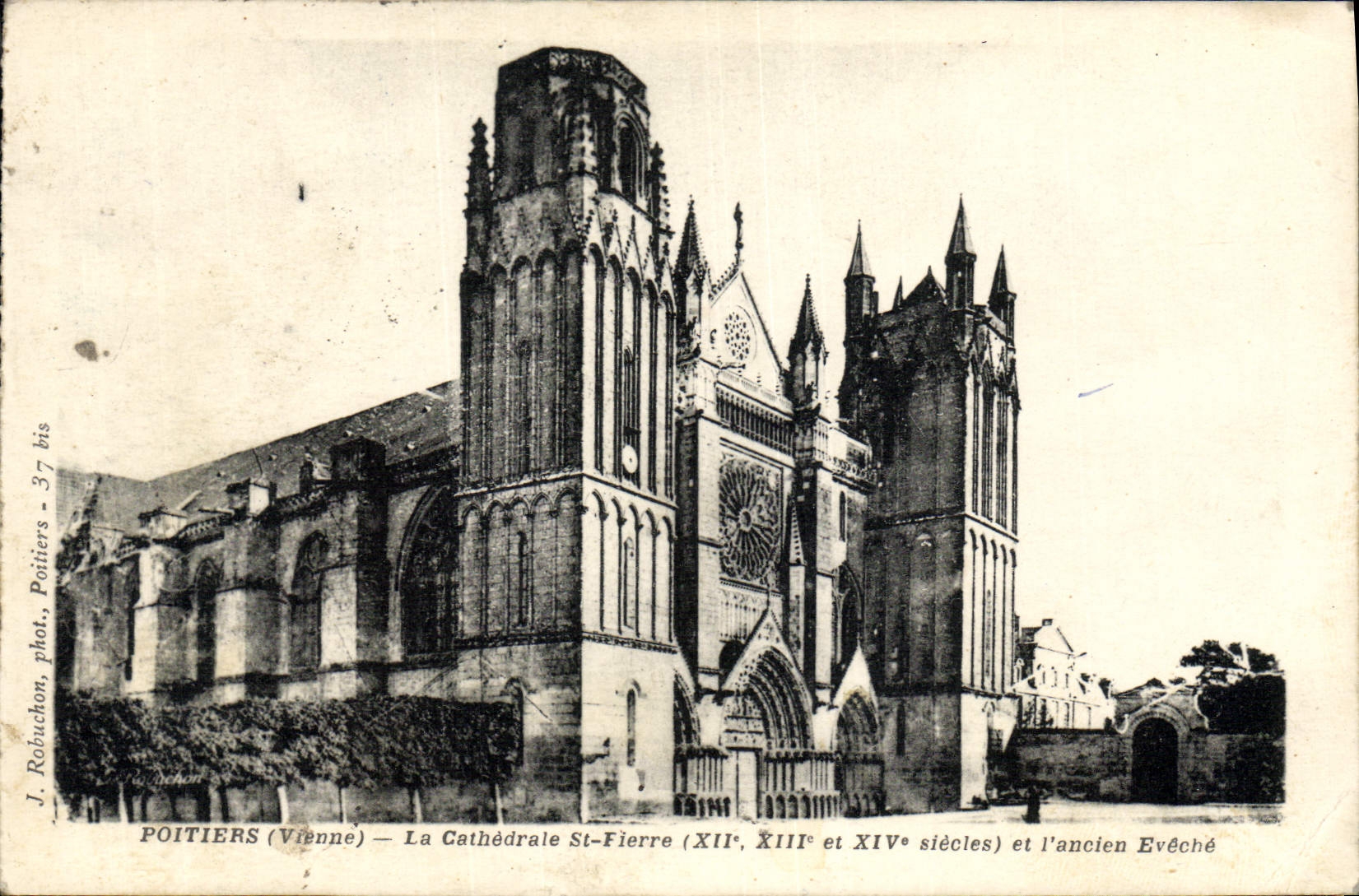 Poitiers (Vienne) — La Cathédrale St-Fierre (XIIe, XIIIe et XIVe siècles) et l'ancien Evêché — J. Robuchon, phot. Poitiers - 37 bis