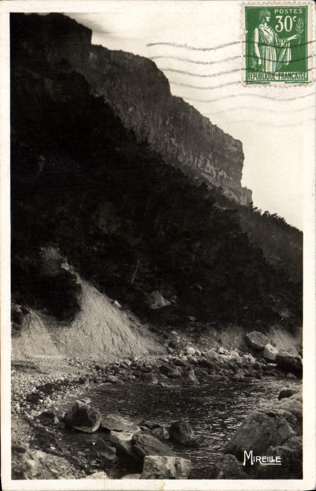 Cassis-sur-Mer — Sous les falaises du Cap Canaille (Revestel) — Mireille