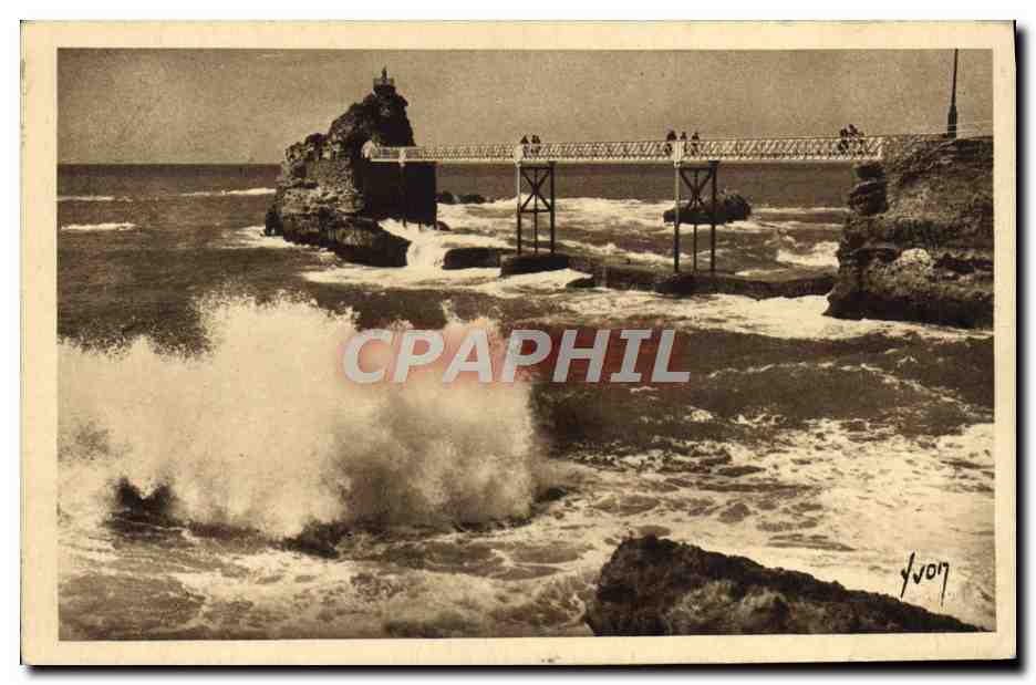 CPA Biarritz Le rocher de la Vierge par grosse mer 