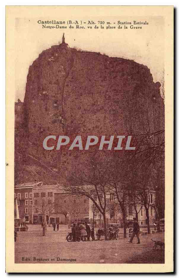 CPA Castellane Station Estivale Notre Dame du Roc vu de la Place de la Grave