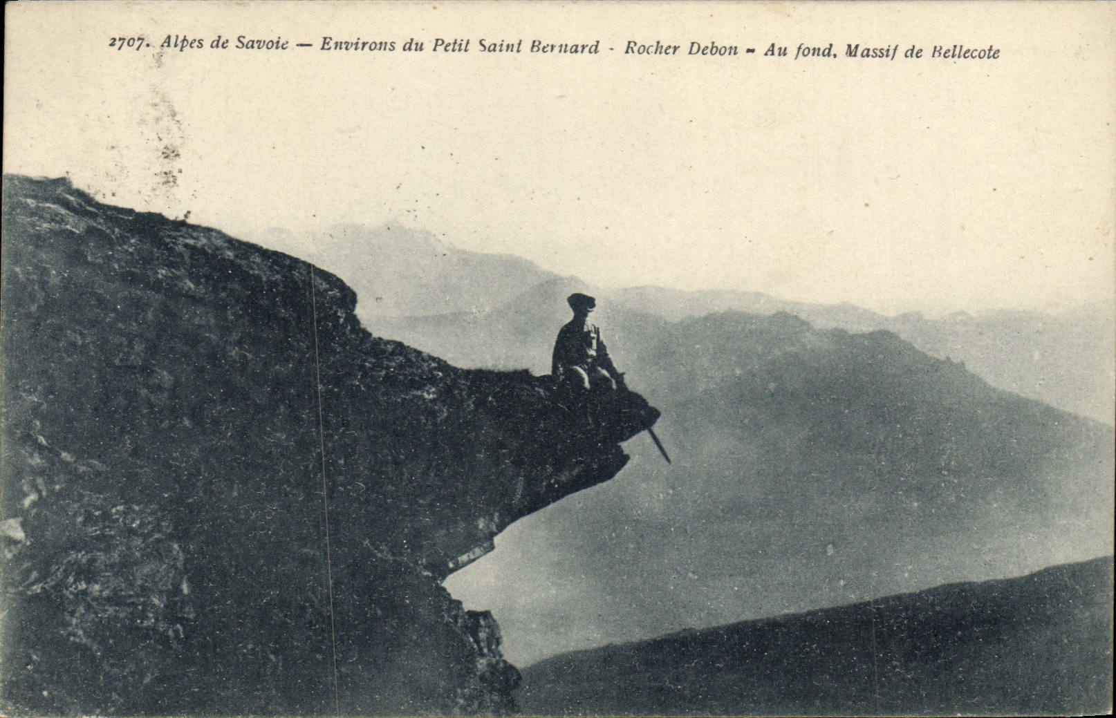 CPA Alpes de Savoie Environs du Petit Saint Bernard Rocher Debon Au fond Massif de Bellecote
