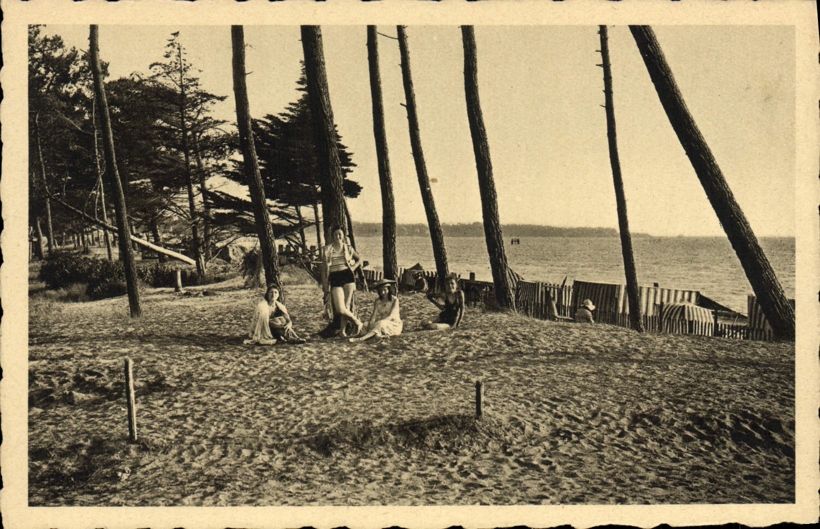 CPA Saint Brevin Les Pins Dans Les Pins Apres Le Bain