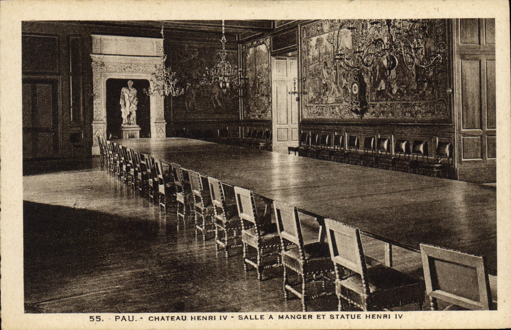 Pau - Château Henri IV - Salle à manger et statue Henri IV