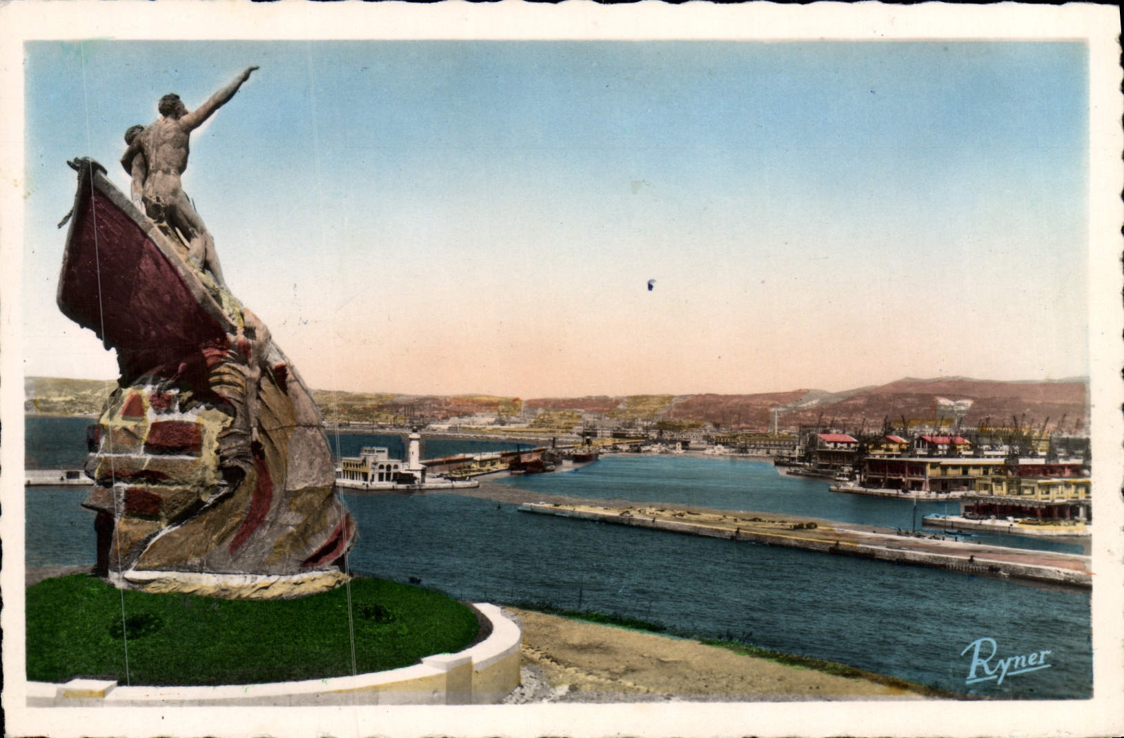 Marseille — Vue Générale sur les Ports — Monument aux Victimes de la Mer (Architecte Verdilhan) — Édition Ryner