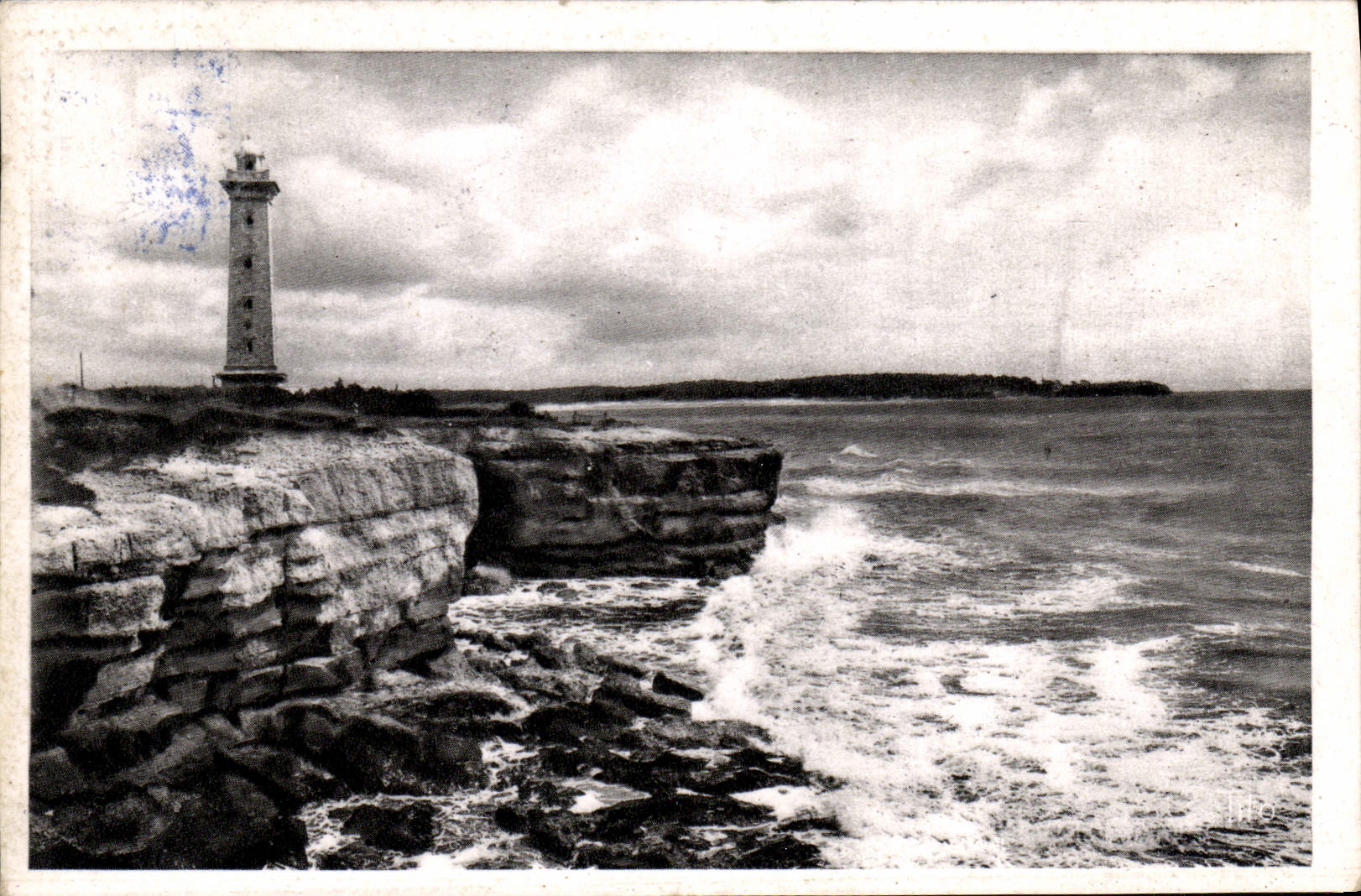 CPM Saint Georges de Didonne Les falaises du phare Vue sur la pointe de Suzac