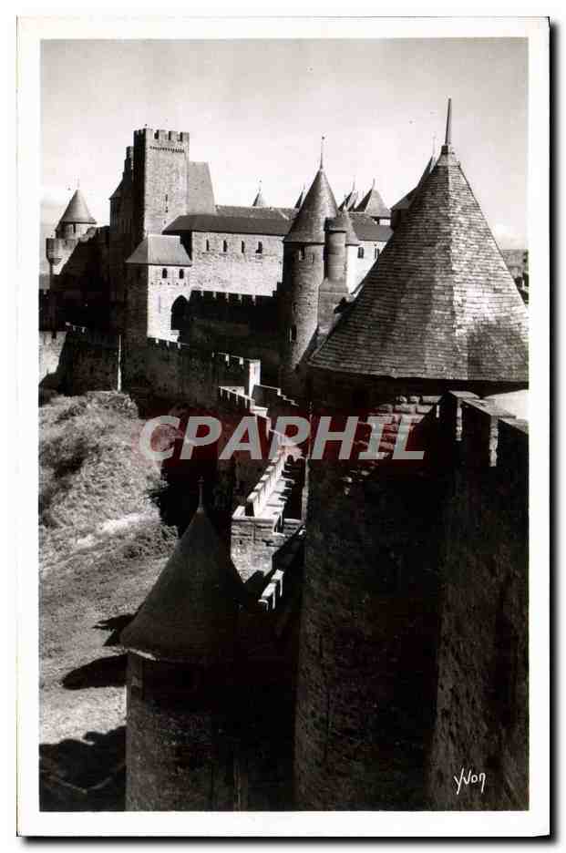 CPA Carcassonne La Cite Perspective exterieure sur le chateau La Tour Pinte