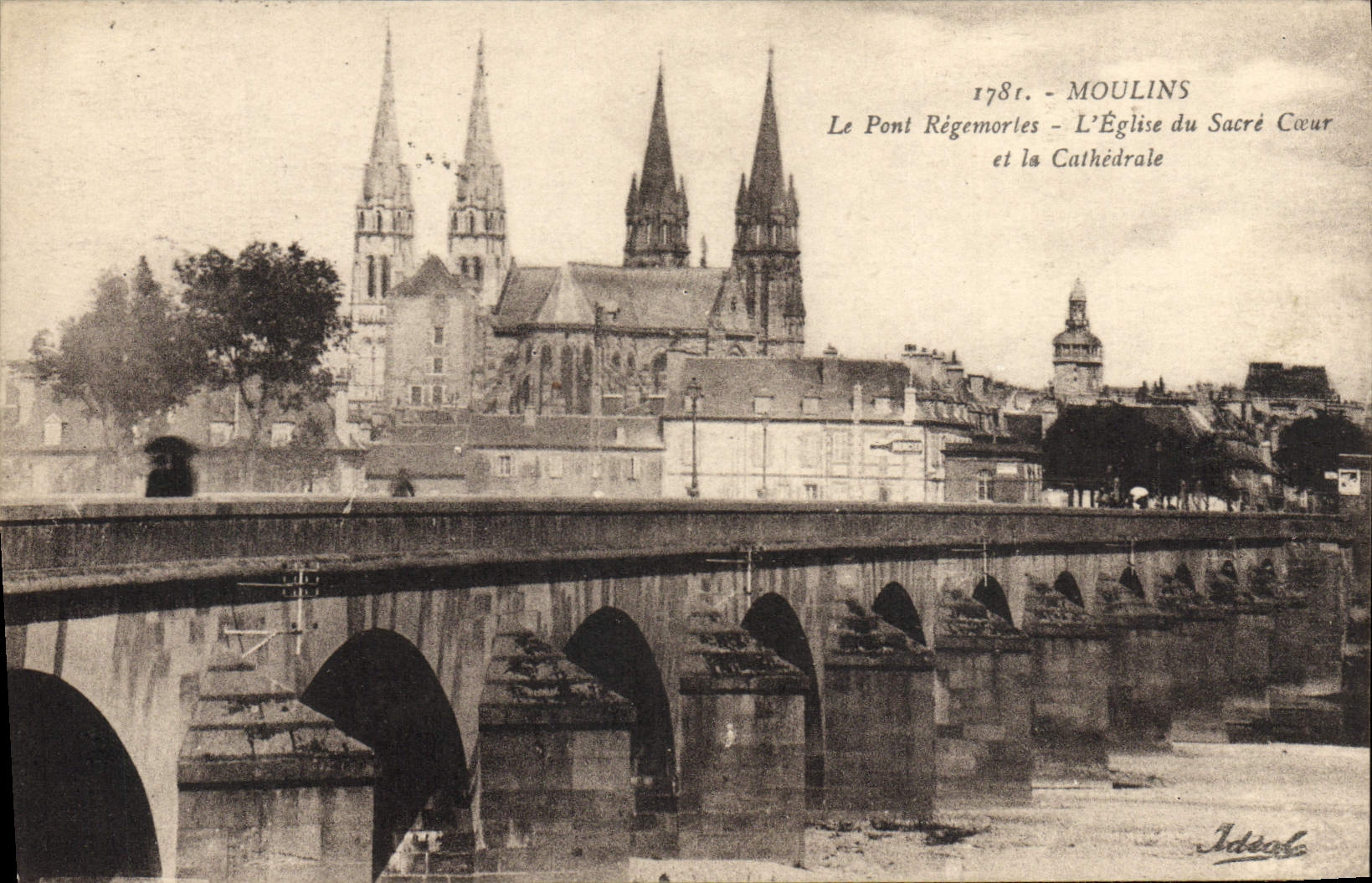 CPA Moulins Le pont Regemortes L'eglise du Sacre Coeur et la cathedrale