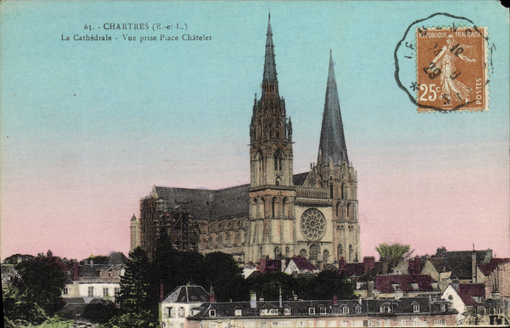 Chartres (E.-e.-l.) — La Cathédrale — Vue prise Place Châtelet — éditeur inconnu, n° 63