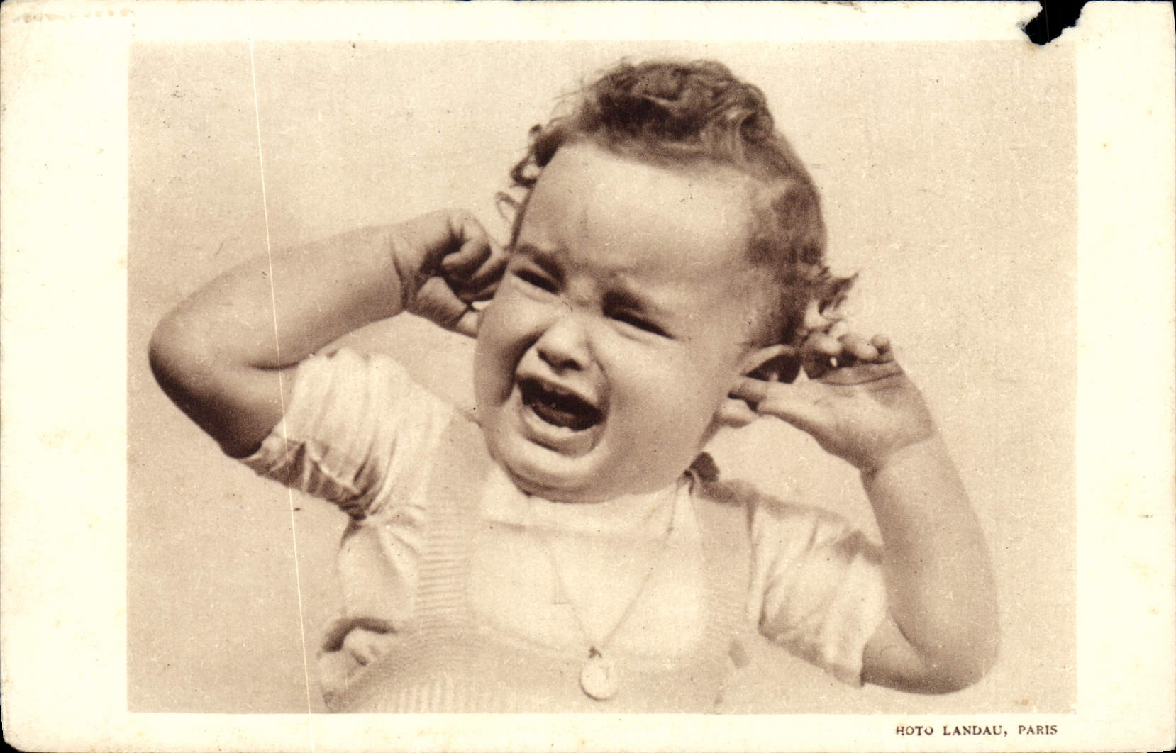 Enfant pleurant — tirage photographique — ROTO LANDAU, PARIS