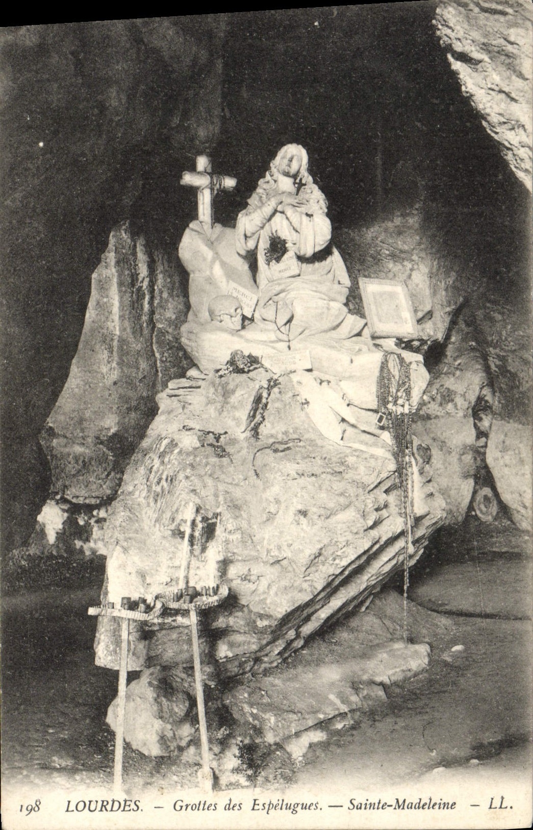 CPA Lourdes Grottes des Espelugues Sainte Madeleine