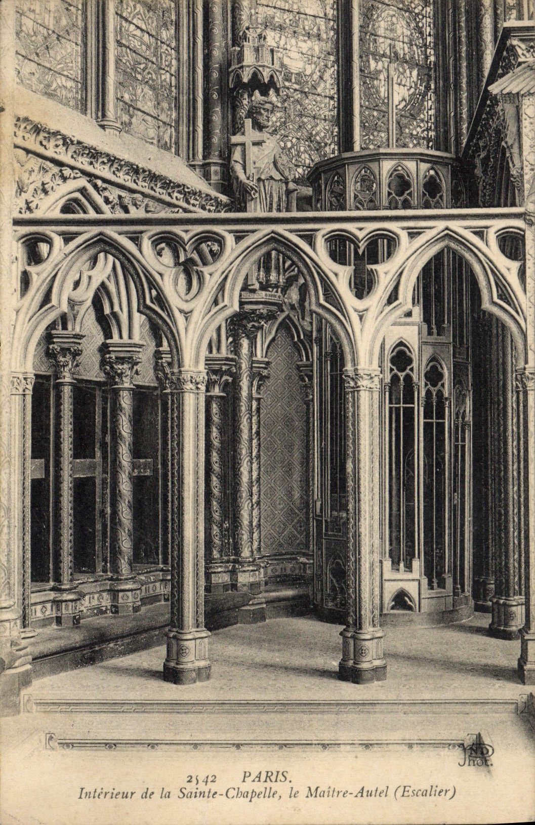 CPA Paris Interieur de la Sainte Chapelle le Maitre Autel Escalier