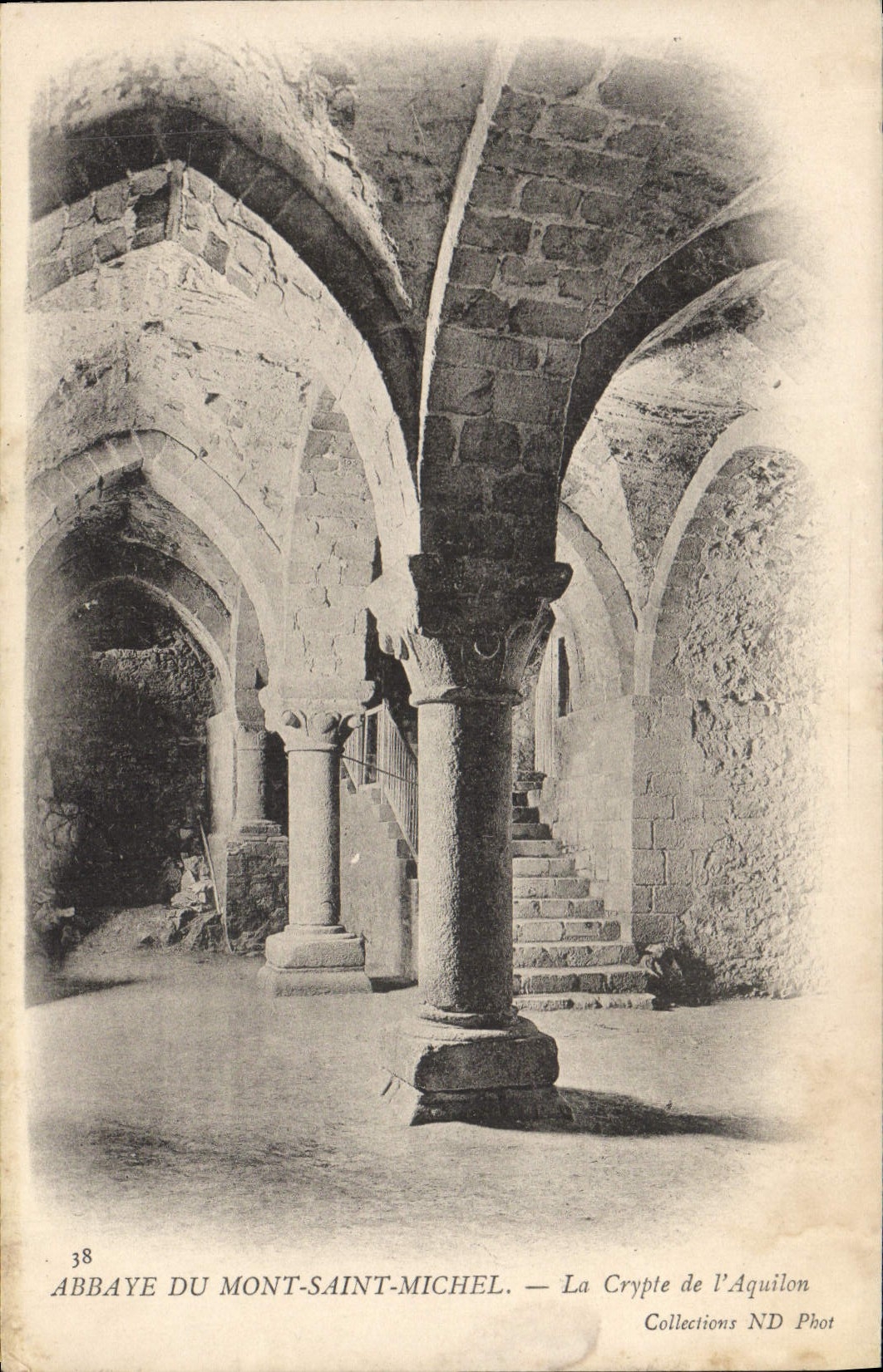 CPA Abbaye Du Mont Saint Michel La Crypte de l'Aquilon