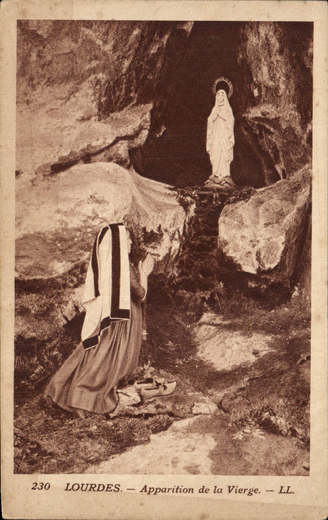 CPA Lourdes Apparition de la Vierge