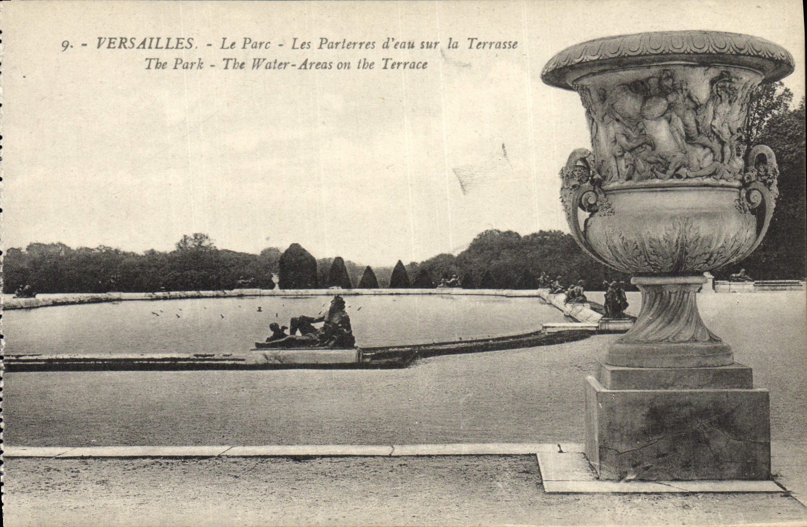 Versailles - Le Parc - Les Parterres d'eau sur la Terrasse — M. Moreau Éditeur, Versailles, n°9