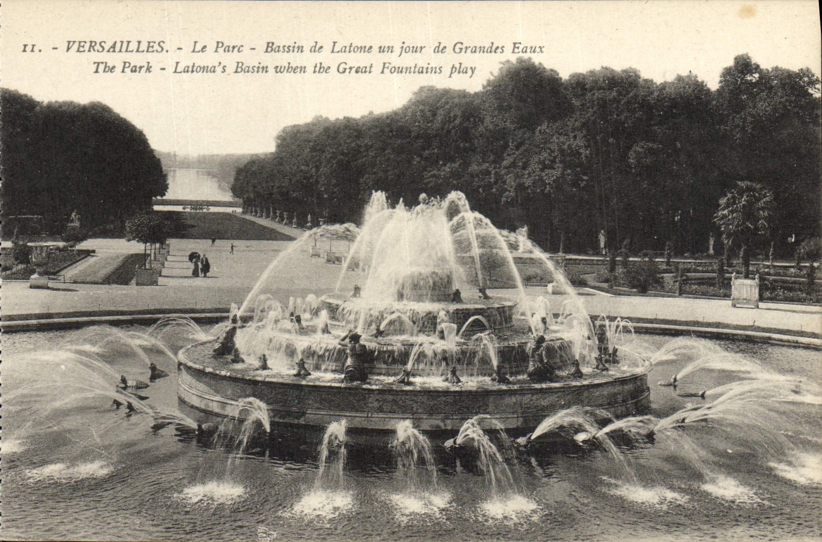 CPA Versailles Le Parc Bassin de Latone Un Jour de Grandes eaux