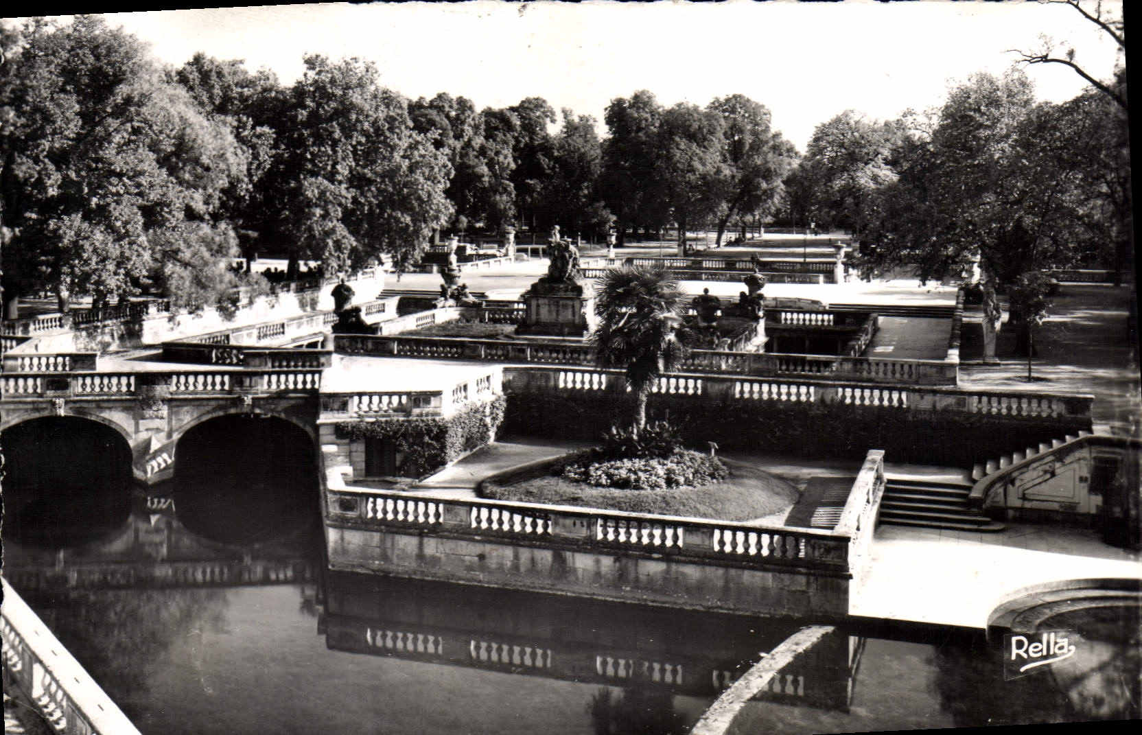 Jardin de la Fontaine — Nîmes (Gard) — Édition Rella, n° 2588