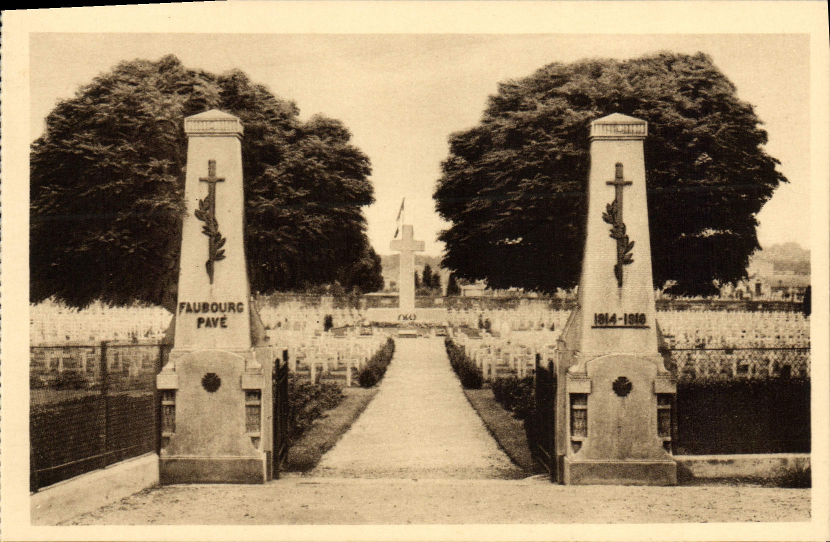 Cimetière militaire du Faubourg-Pavé — Verdun — éditeur Ossuaire de Douaumont