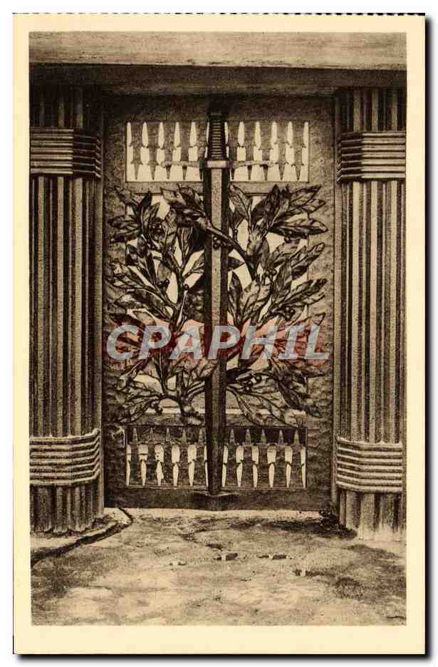 Monument de la Tranchée des Baonnettes — Porte d'entrée en fer forgé (E. Brandt, ferronnier d'art) — Hélio-Lorraine, Nancy