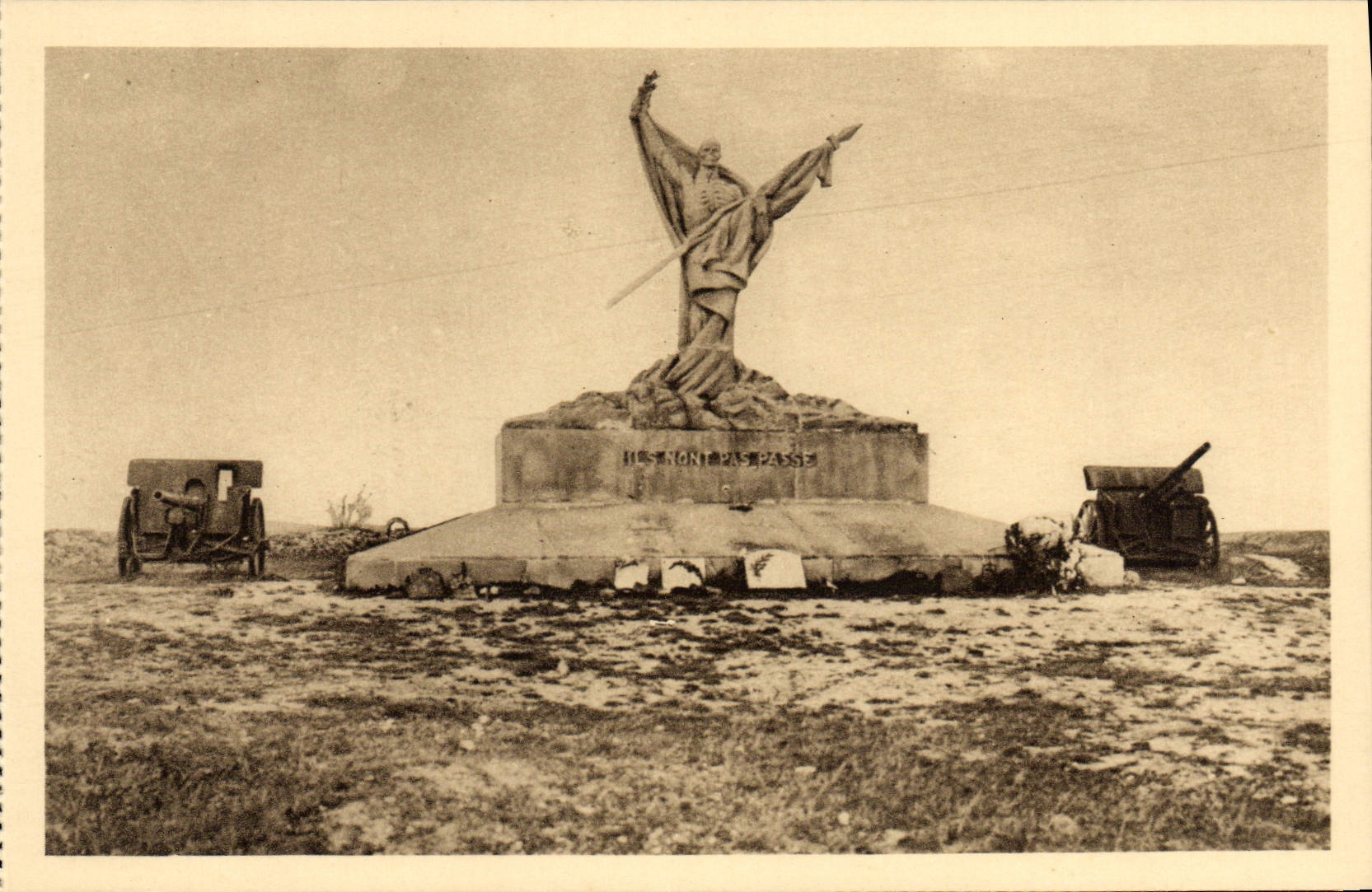 Monument aux Morts de la 69e Division — Plateau du Mort-Homme — Ossuaire de Douaumont