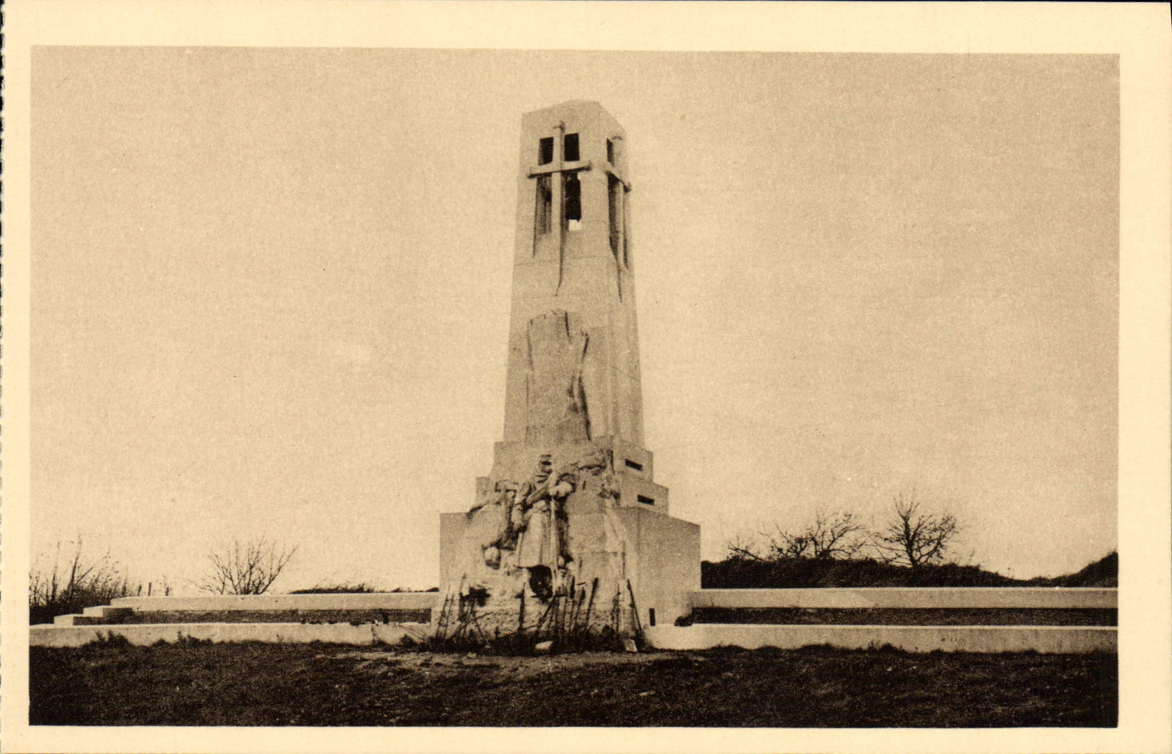 Monument aux Poilus à Vauquois — éditeur inconnu, n° de série non visible