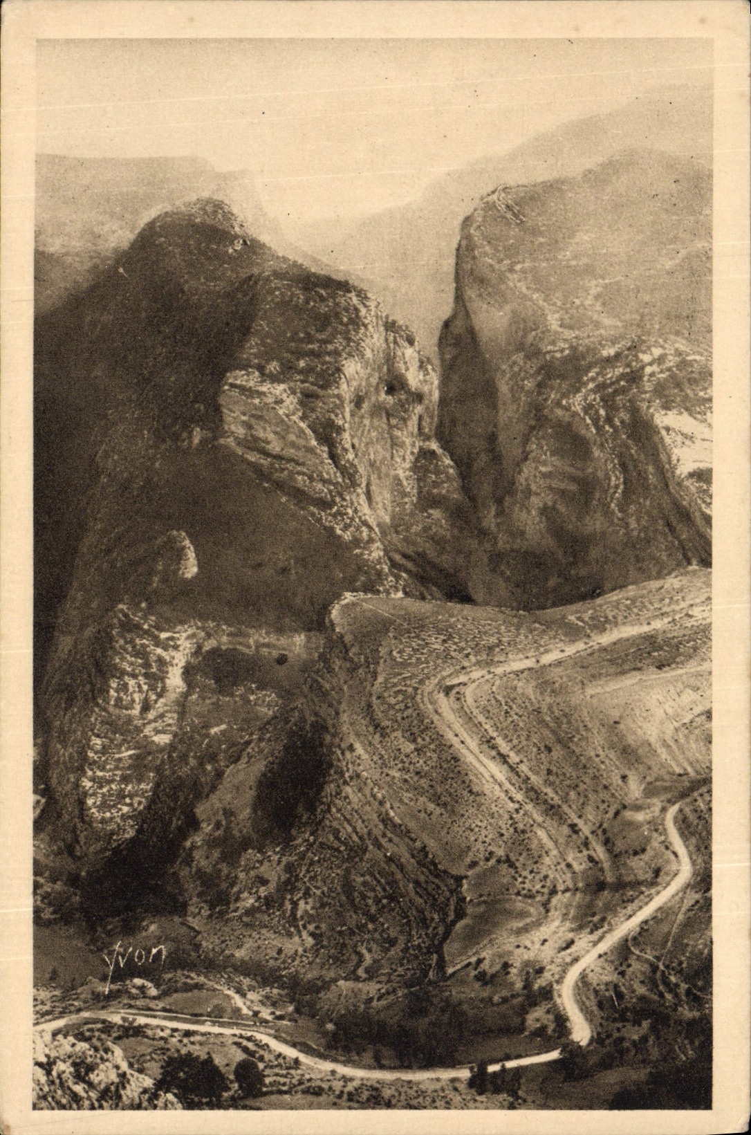 Le Grand Cañon du Verdon vu du Village de Rougon — Paysages et Pierres de Provence — Édition d'Art YVON, Paris