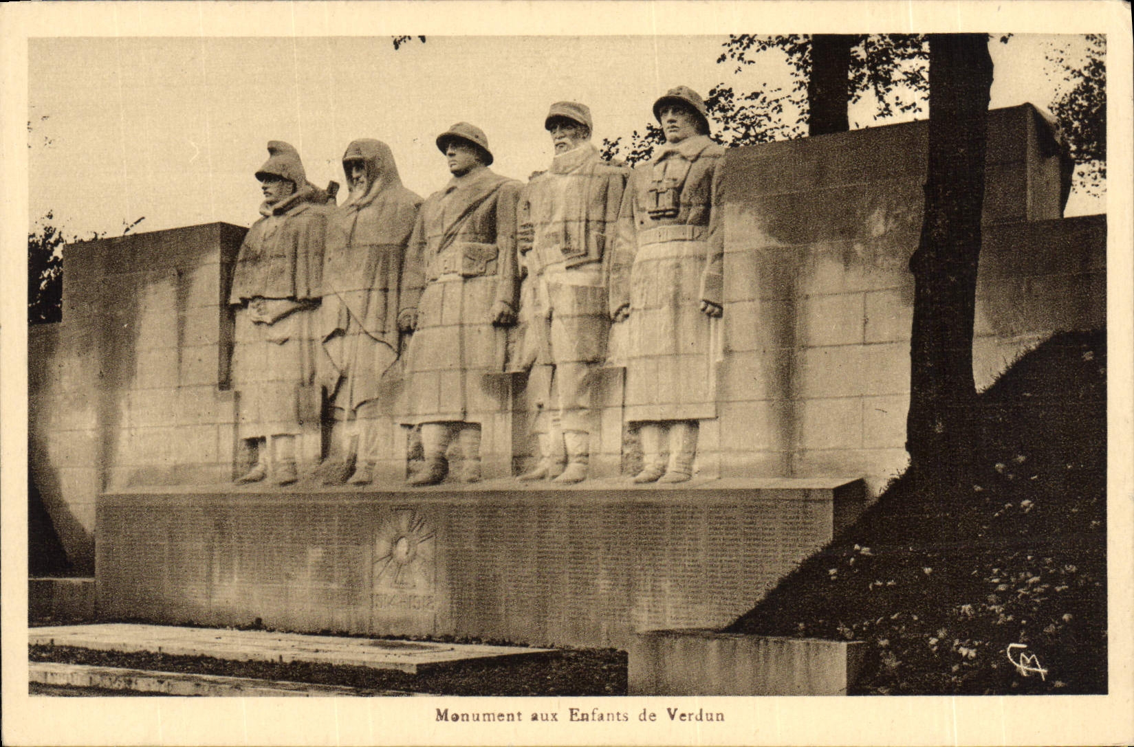 Monument aux Enfants de Verdun — 1914-1918 — Photo Verdun