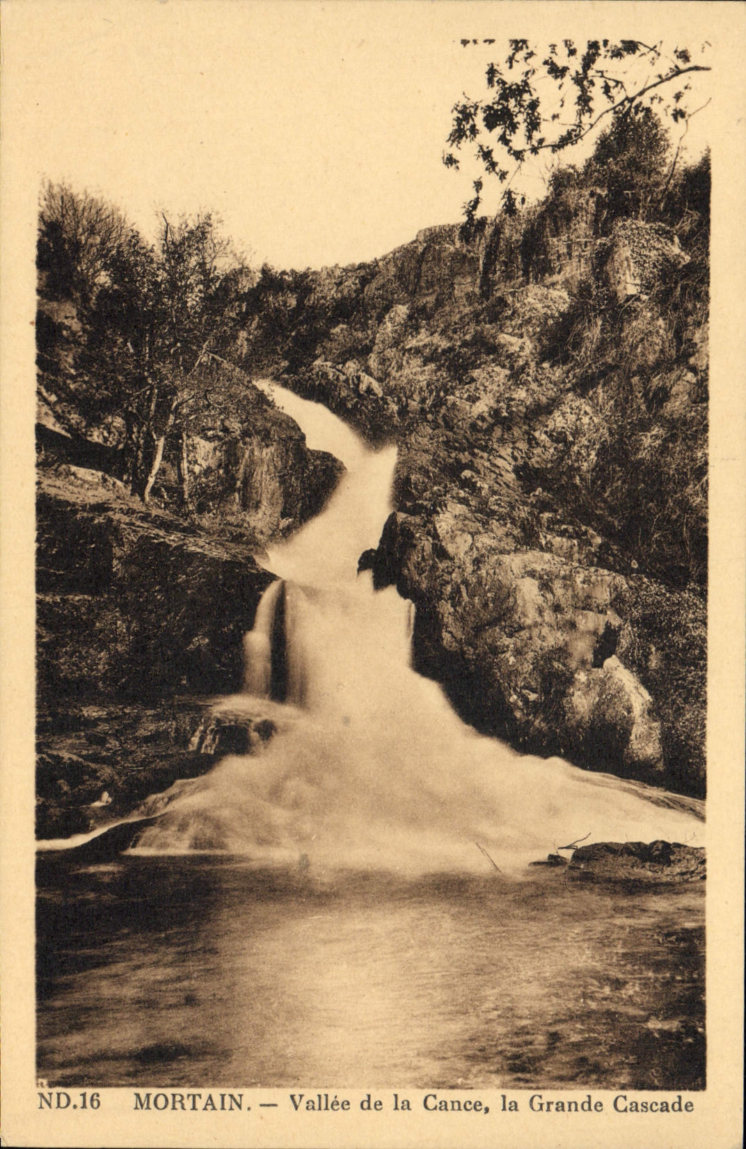 CPA Mortain Vallee de la Cance la Grande Cascade