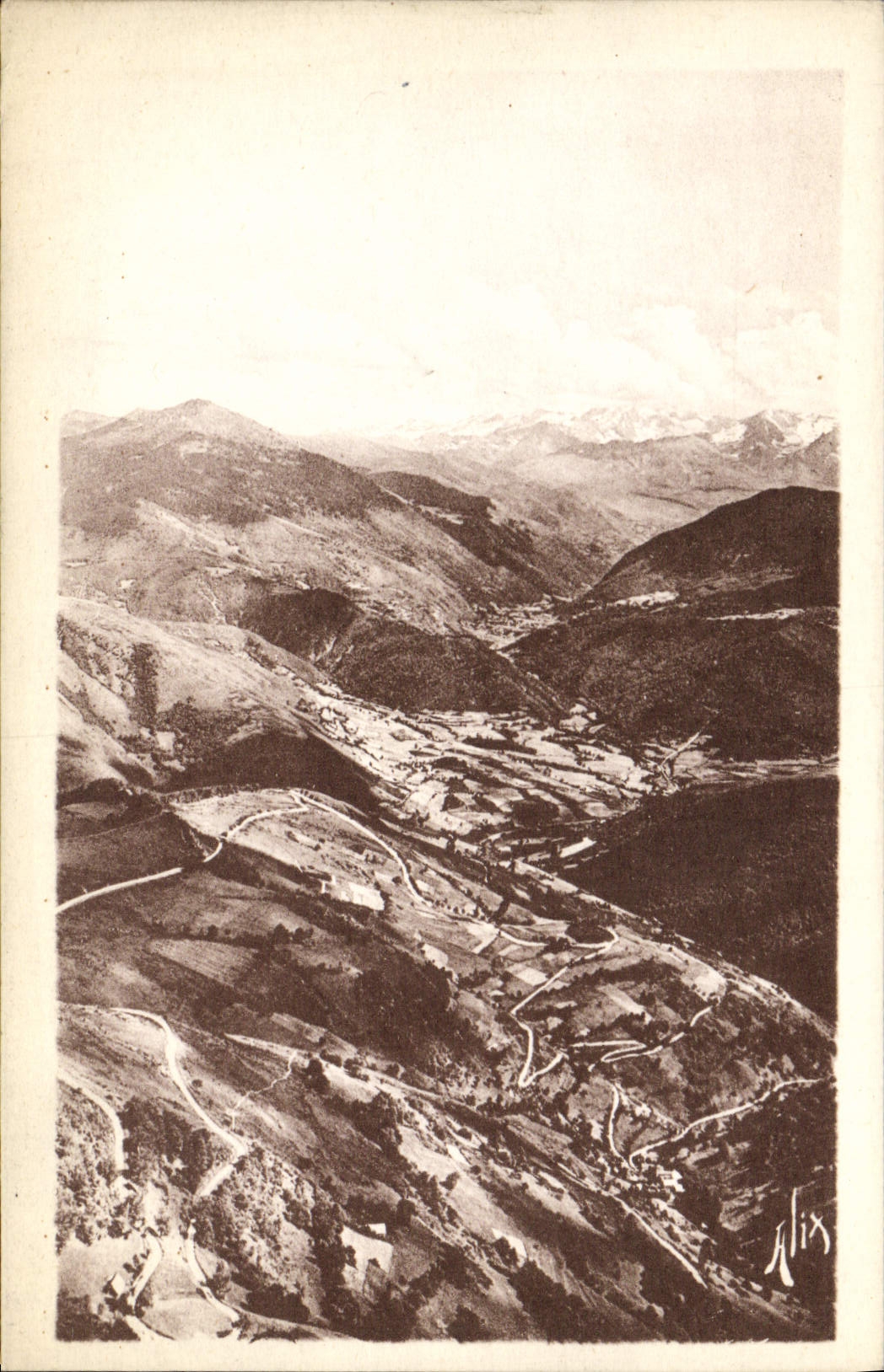 Les Pyrénées — Le Col d'Aspin — La descente — Le Fer à Cheval — Les lacets — Éditions ALIX, Baguères-de-Bigorre (H.-P.)