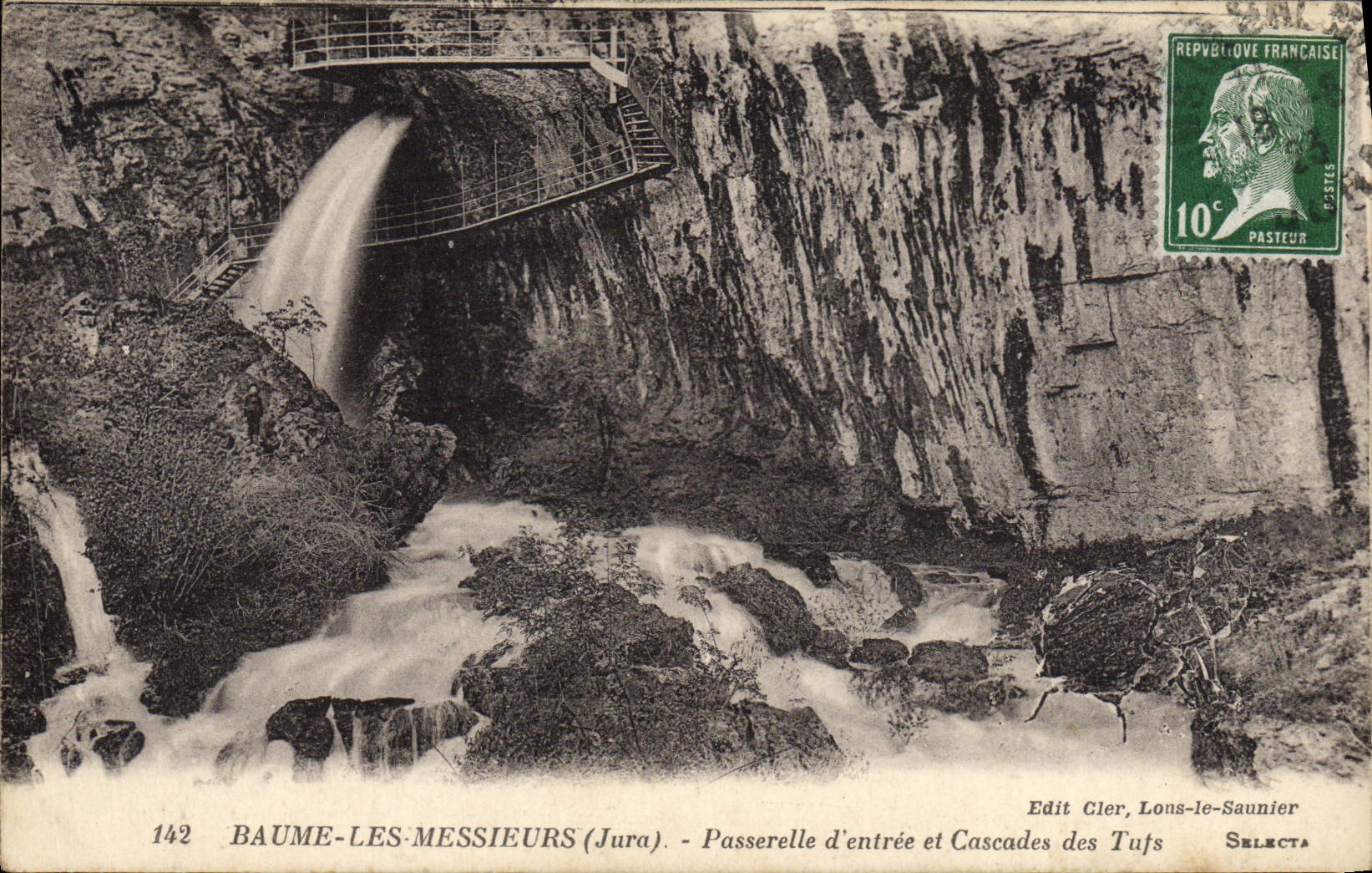 Baume-les-Messieurs (Jura) — Passerelle d'entrée et Cascades des Tufts — Edit Cler, Lons-le-Saunier