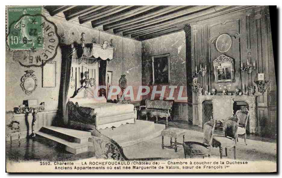 LA ROCHEFOUCAULD (Château de) — Chambre à coucher de la Duchesse — Anciens Appartements où est née Marguerite de Valois, sœur de François Ier