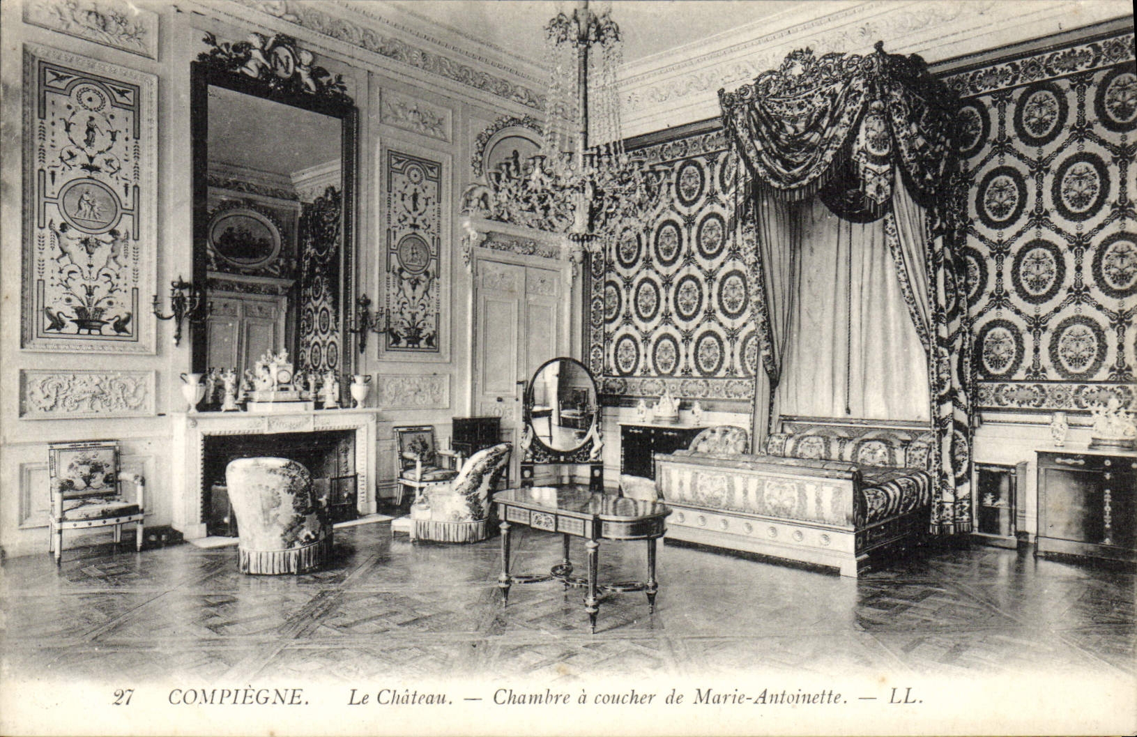 Compiègne — Le Château — Chambre à coucher de Marie-Antoinette — LL. n°27