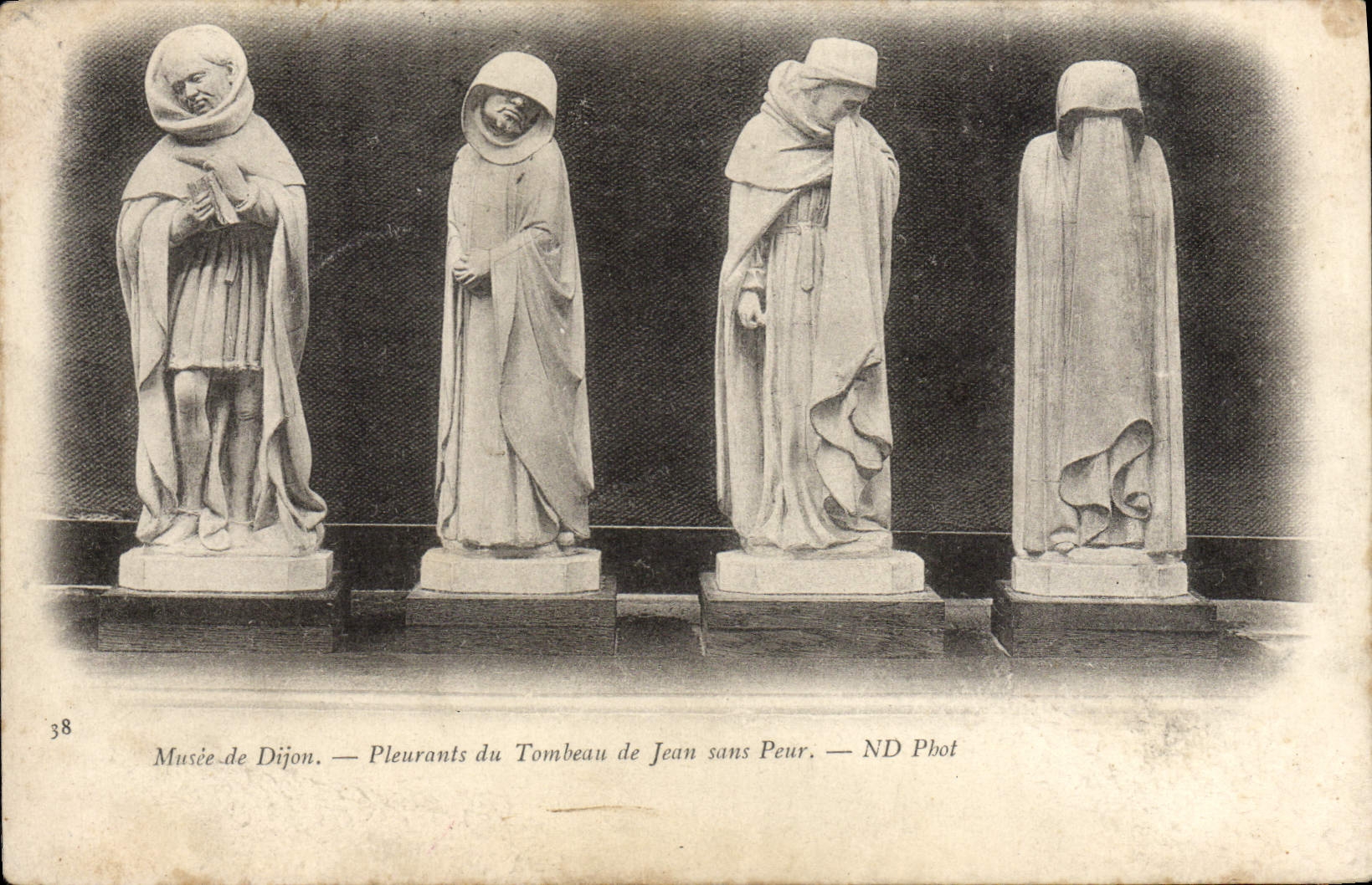 Musée de Dijon — Pleurants du Tombeau de Jean sans Peur — ND Phot