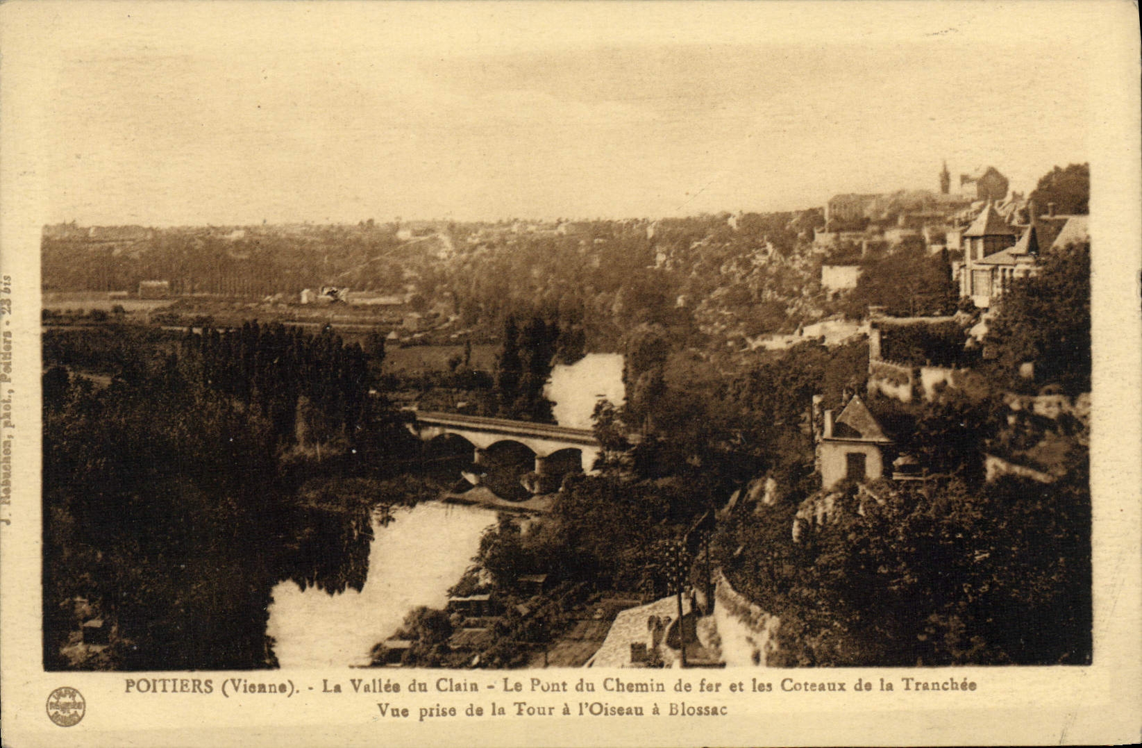 Poitiers (Vienne) — La Vallée du Clain, le pont du chemin de fer et les coteaux de la Tranchée — J. Manuzon, Poitiers, n°23 bis