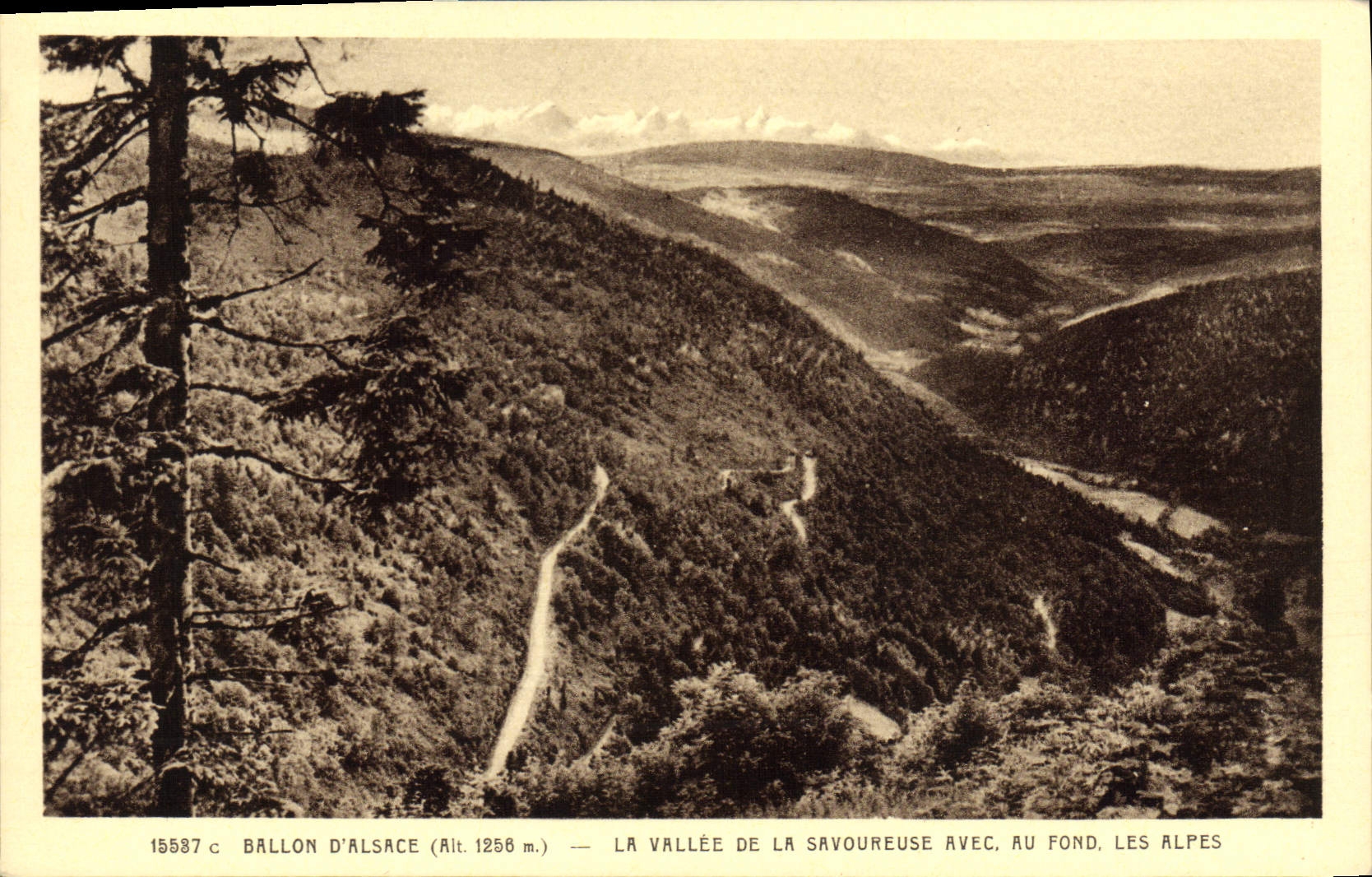 CPA Ballon La Vallee De La Savoureuse avec au fond les Alpes