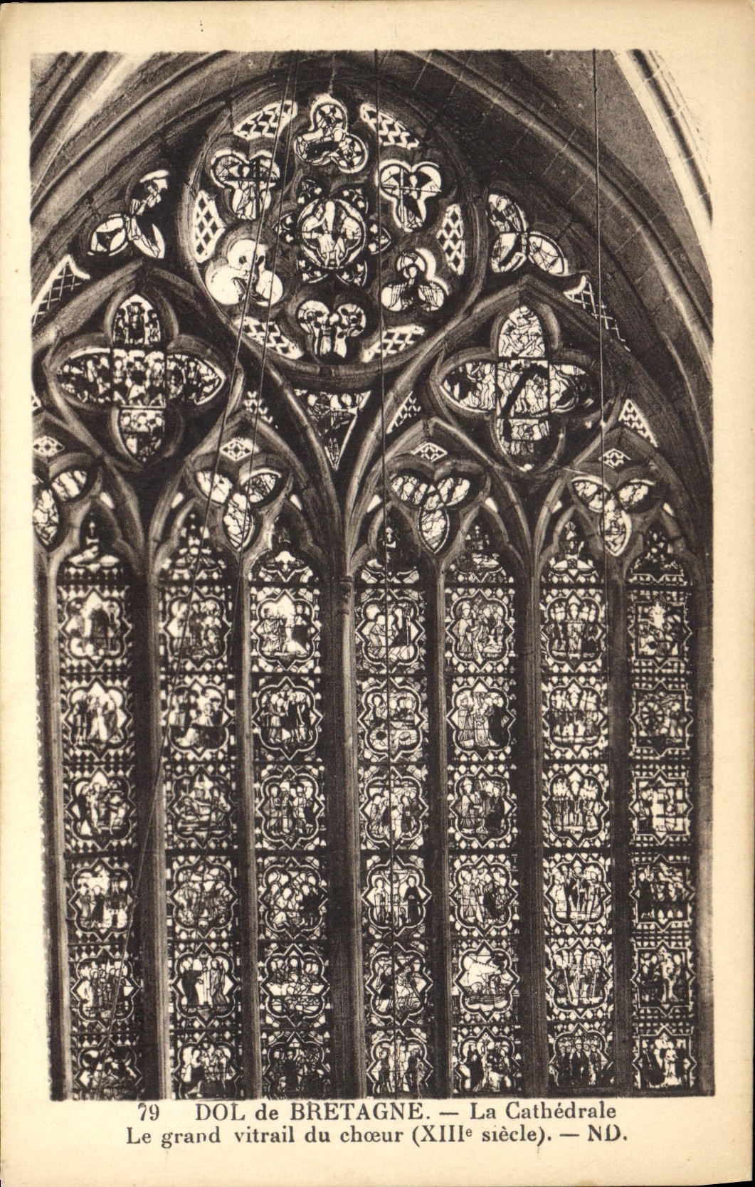 Dol de Bretagne — La Cathédrale. Le grand vitrail du chœur (XIIIe siècle) — ND.