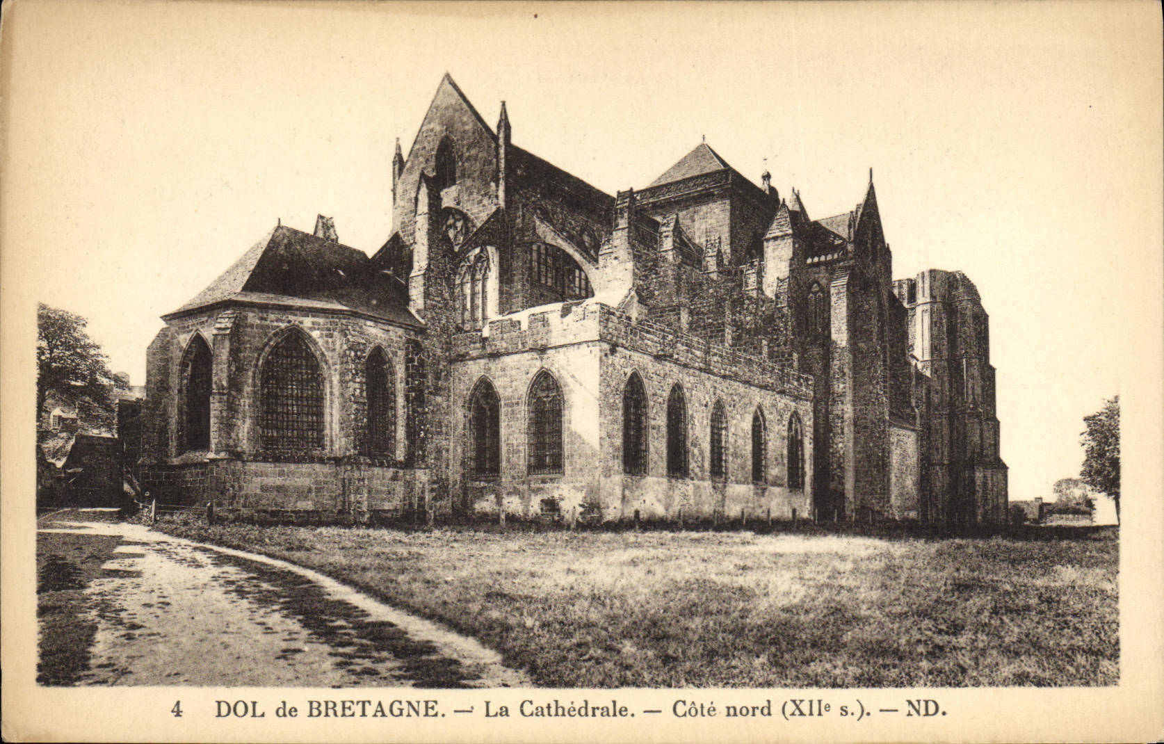 Dol de Bretagne — La Cathédrale — Côté nord (XIIe s.) — ND.