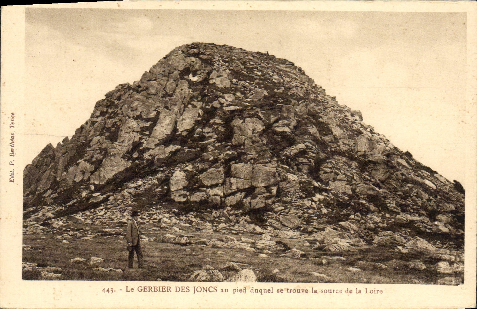 CPA Le Gerbier Des Joncs Au Pied duquel se trouve la source de la Loire
