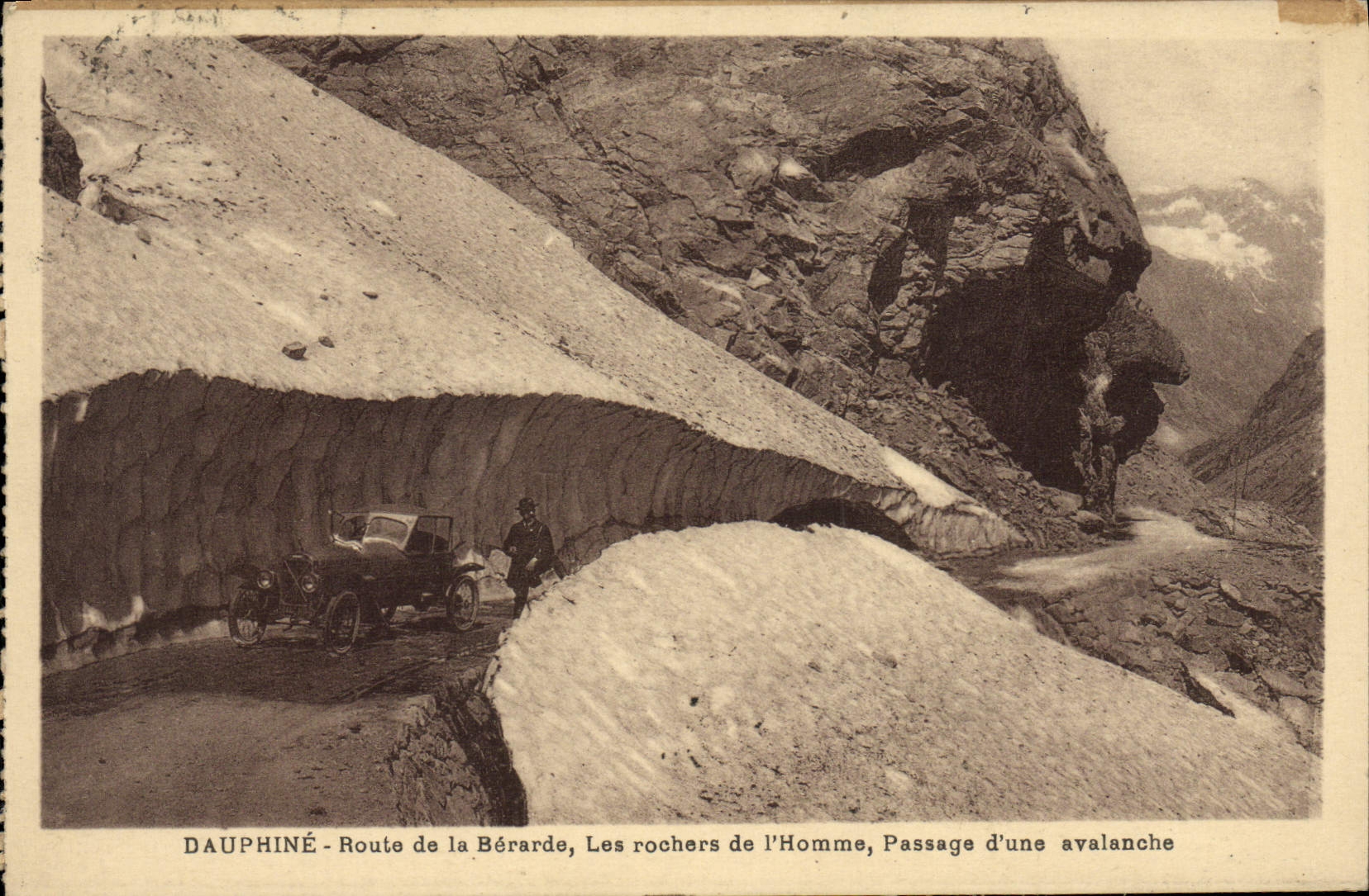 Dauphiné - Route de la Bérarde, Les rochers de l'Homme, Passage d'une avalanche