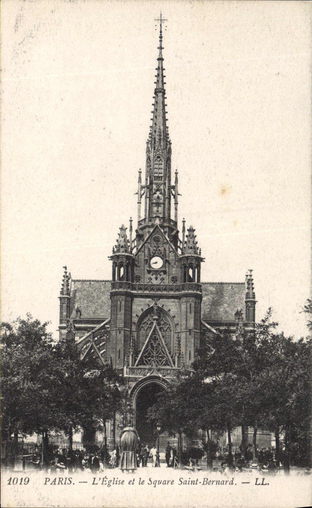 CPA Paris L'Eglise Et Le Square Saint Bernard