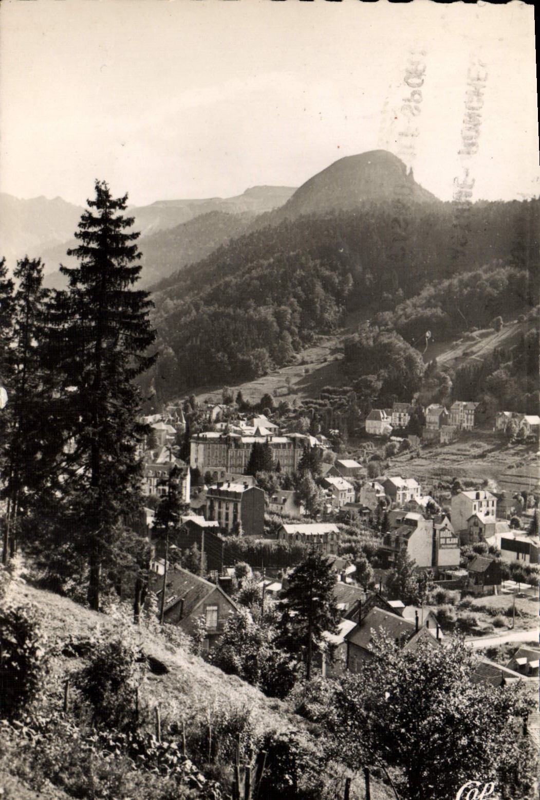CPM Mont Dore Vue generale et le Capucin
