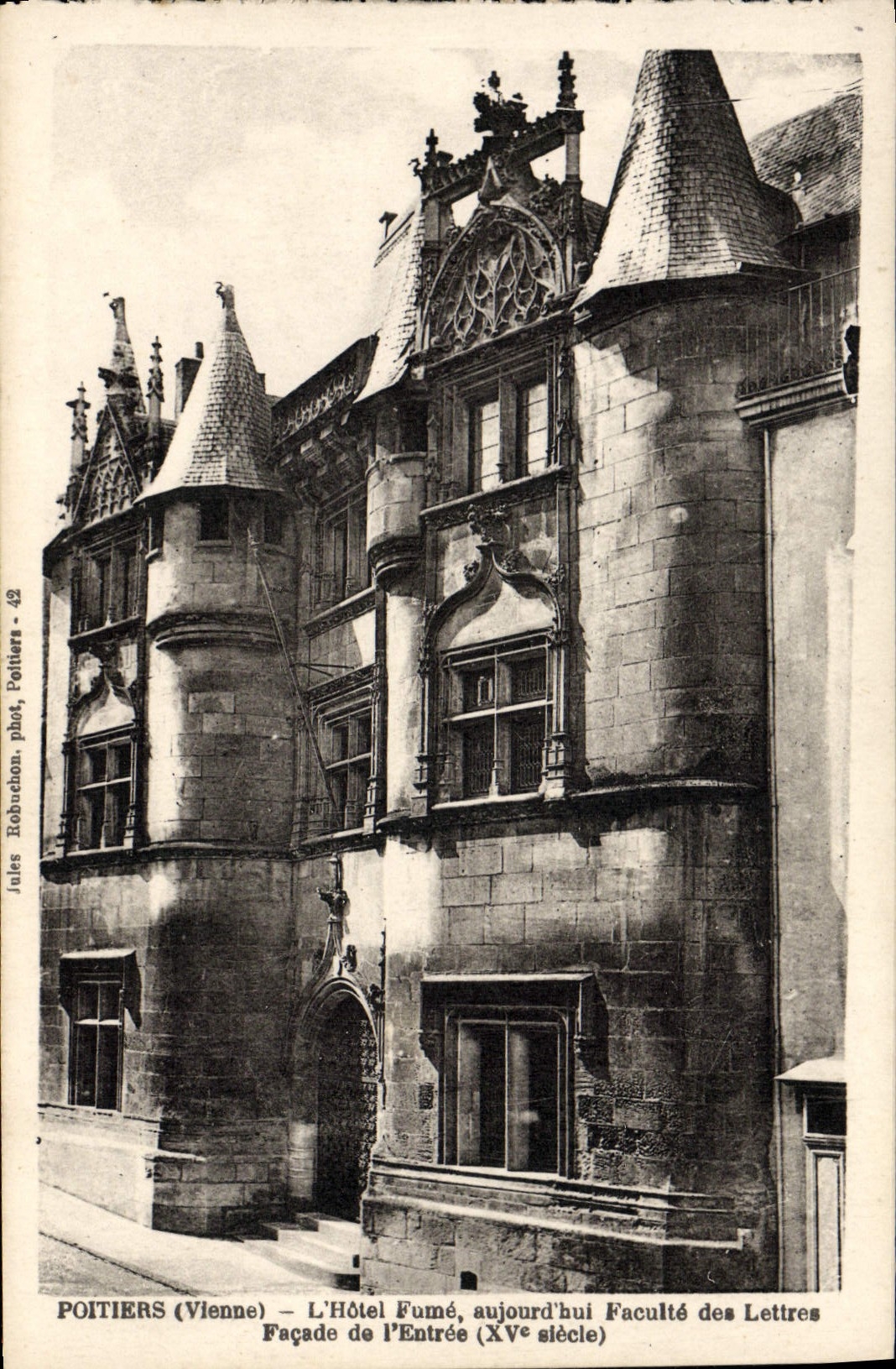 Poitiers (Vienne) — L'Hôtel Fumé, façade d'entrée (XVe siècle) — Jules Rebuchon, phot. Poitiers - 42