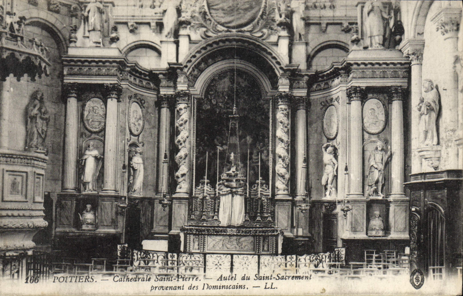 Poitiers — Cathédrale Saint-Pierre — Autel du Saint-Sacrement provenant des Dominicains — LL. — n° 166