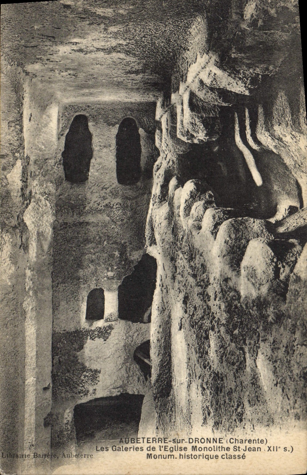 Aubeterre-sur-Dronne — Les Galeries de l'Église Monolithe Saint-Jean — Librairie Barrère, Aubeterre
