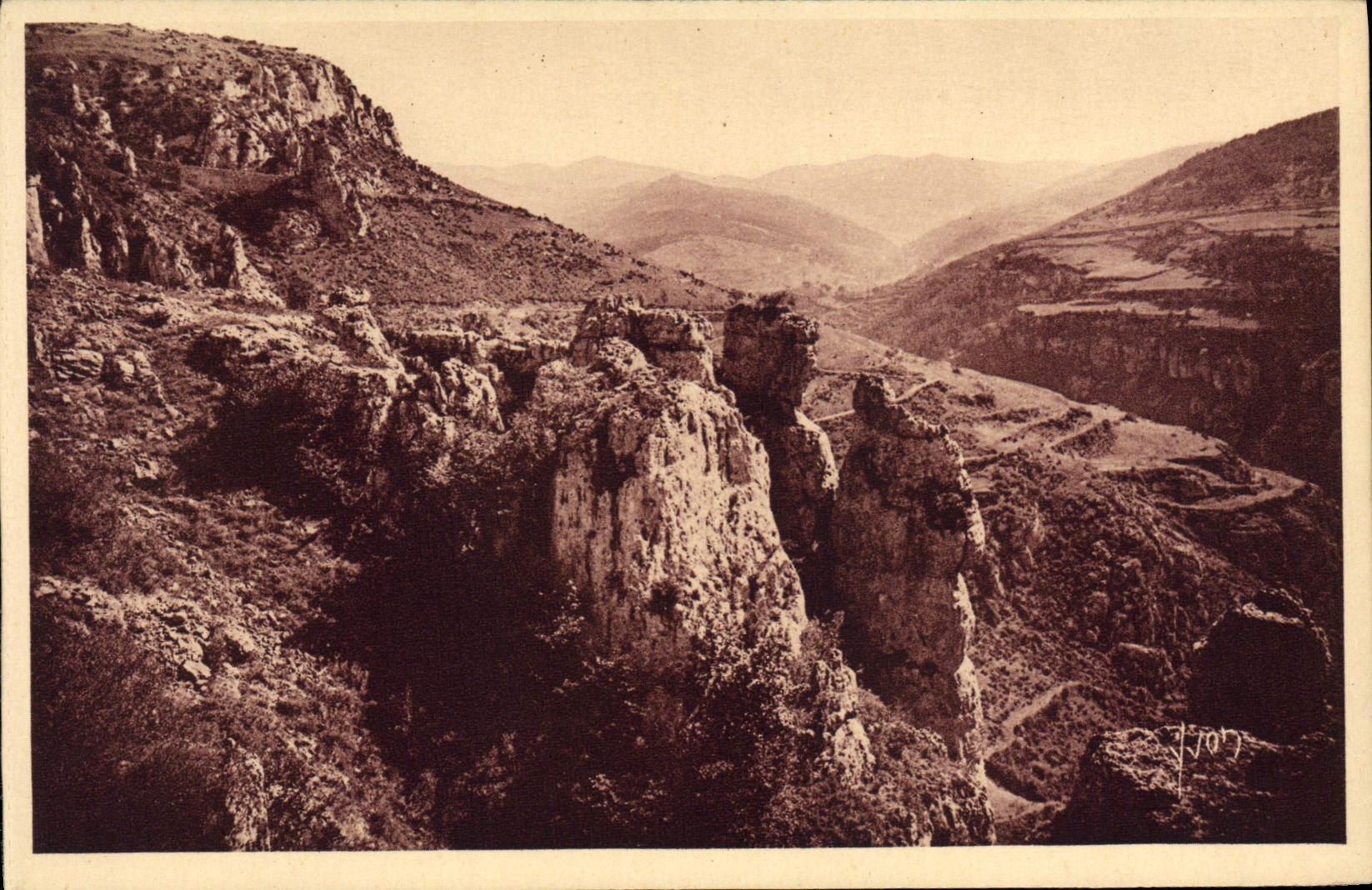 Gorges du Tarn — Sainte-Enimie à Meyrueis — Les Éditions d'Art Yvonne de Etagne