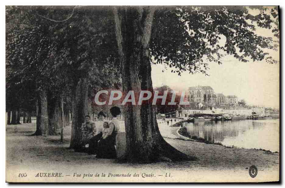 CPA Auxerre Vue Prise De La Promenade Des Quais Femmes