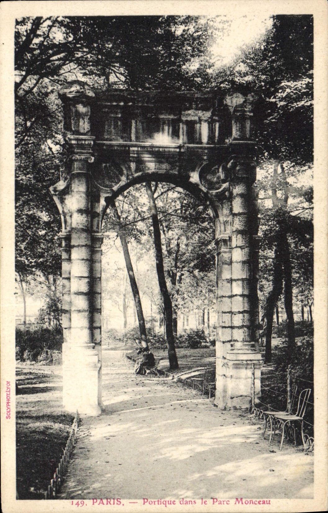CPA Paris Portique Dans Le Parc Monceau