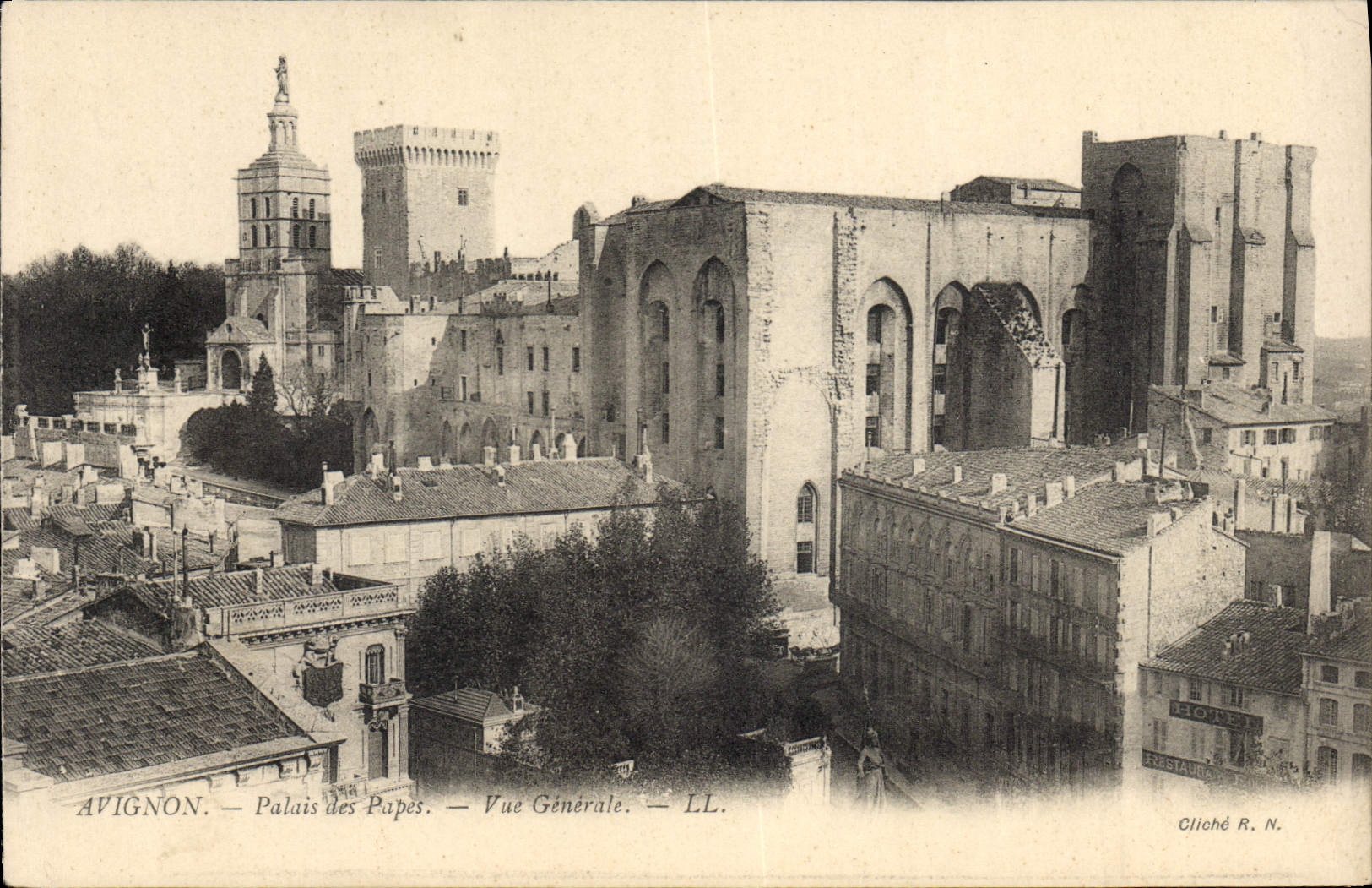 CPA Avignon Palais Des Papes Vue generale