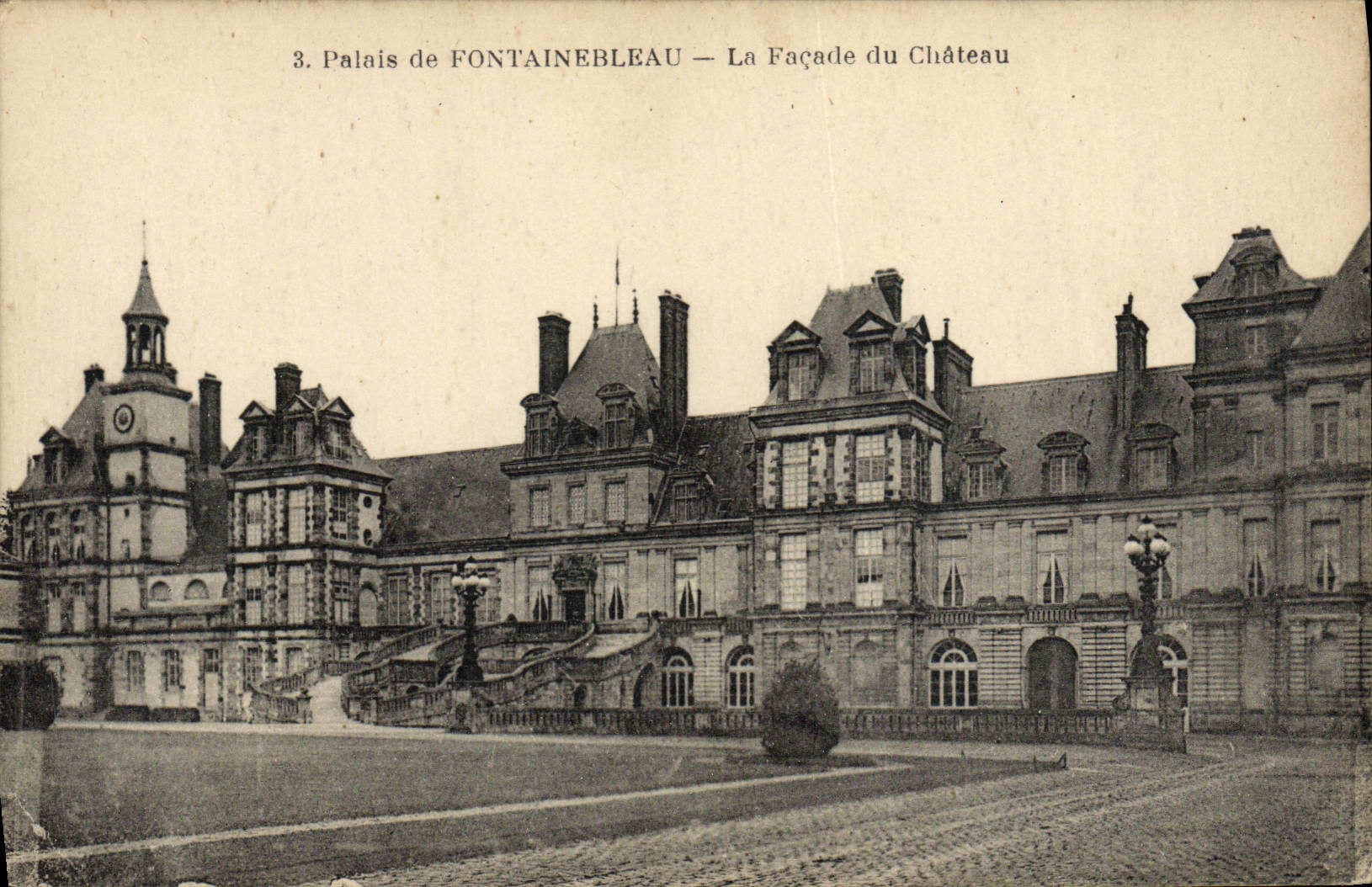 Palacio de FONTAINEBLEAU — La Fachada del Castillo — n°03